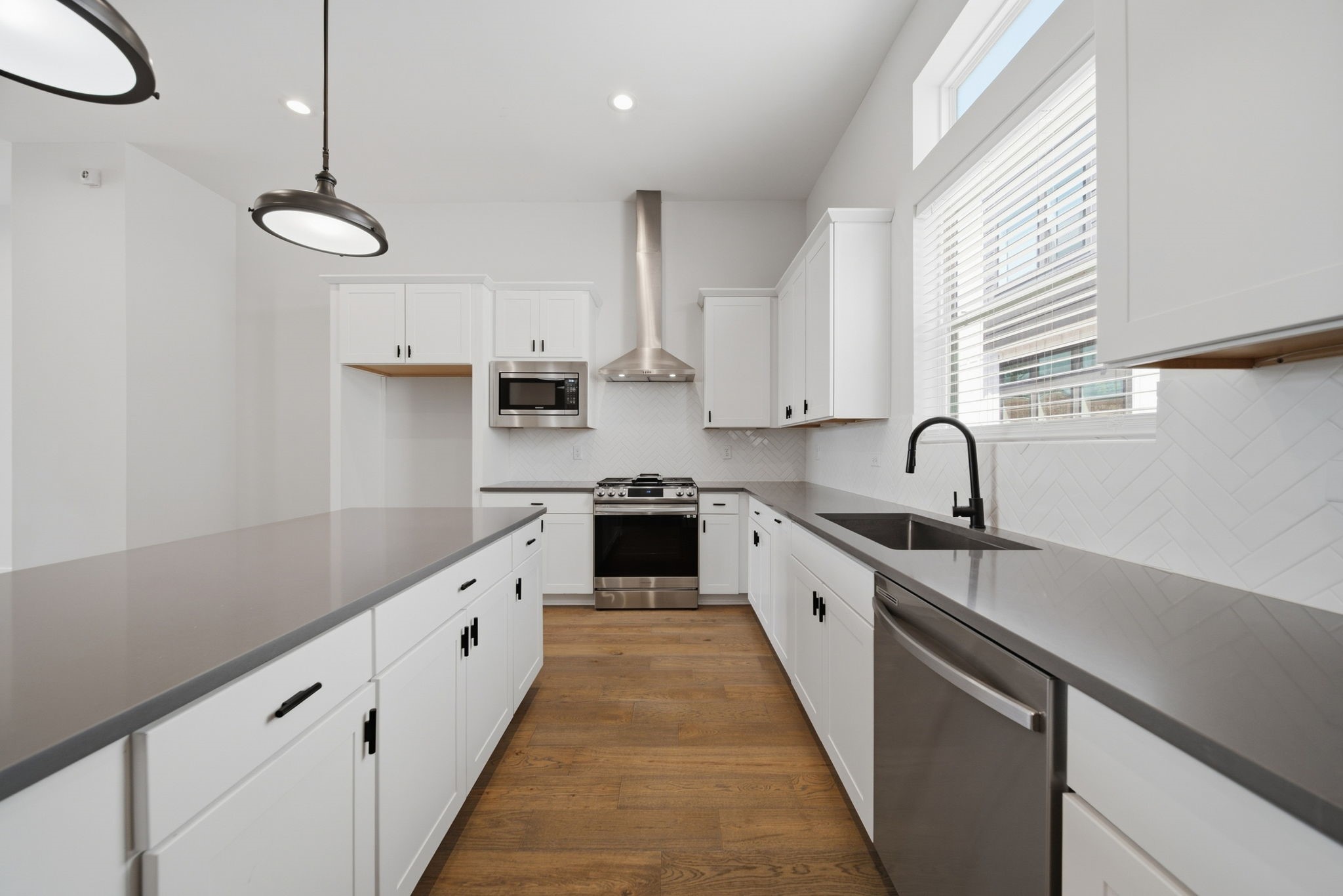 Kitchen equipped with premium fixtures and details