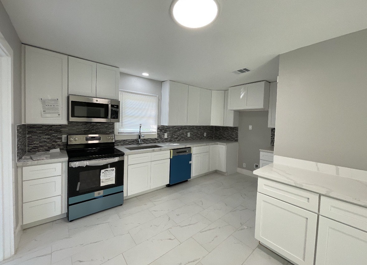 19506 Old Galveston Road, Webster, TX 77598