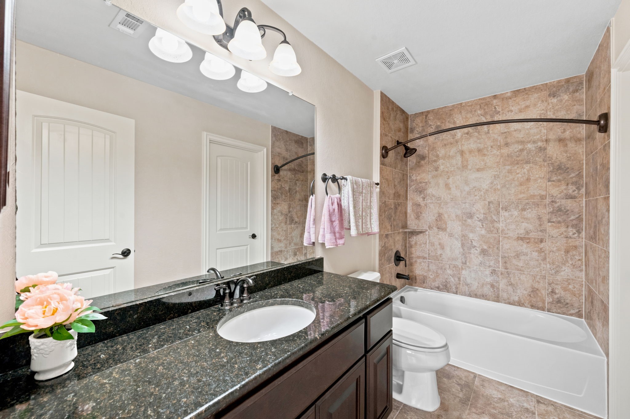 4th bedroom's bathroom
