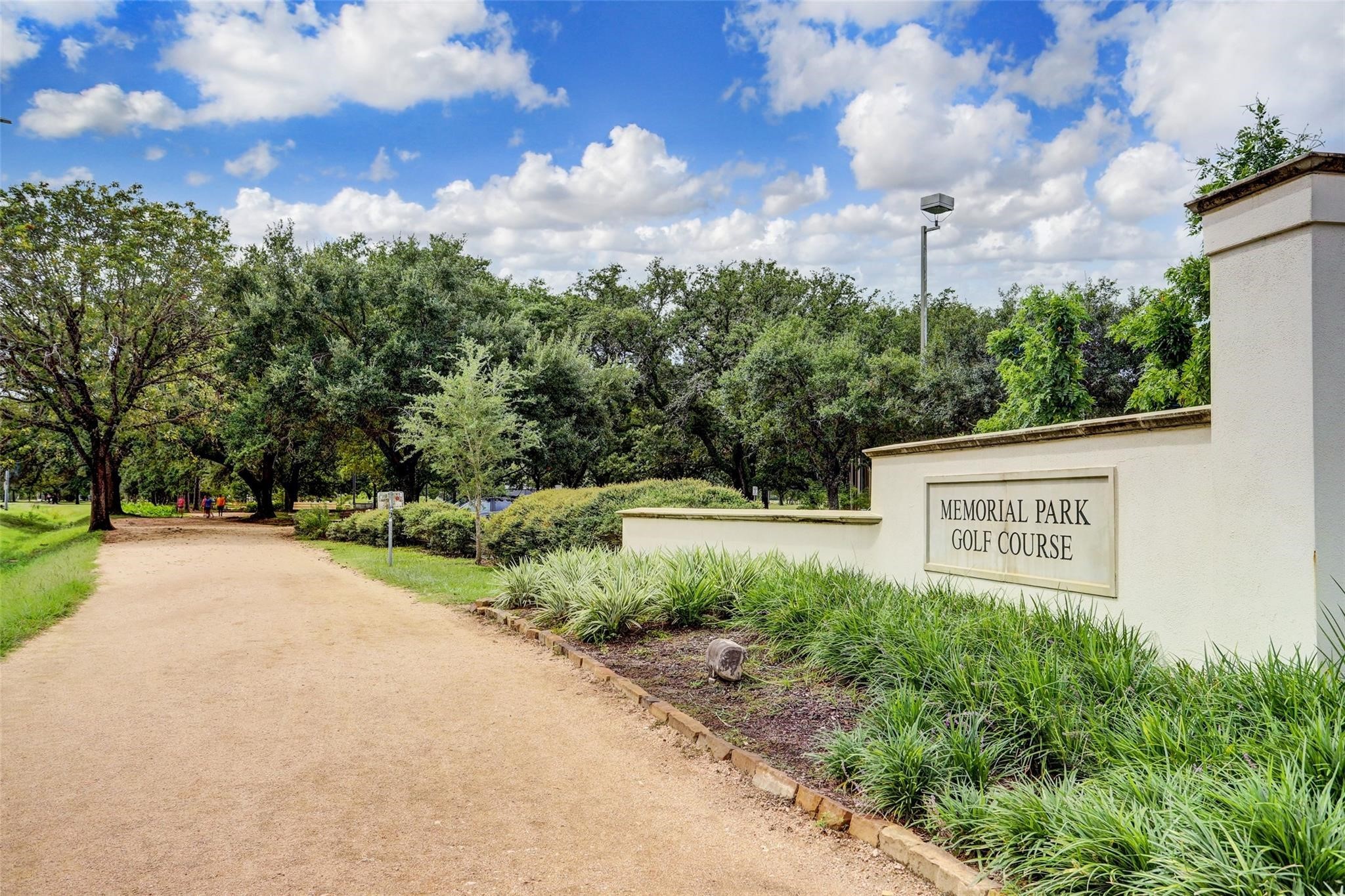 Enjoy nearby Memorial Park with golf, trails, and recreation.