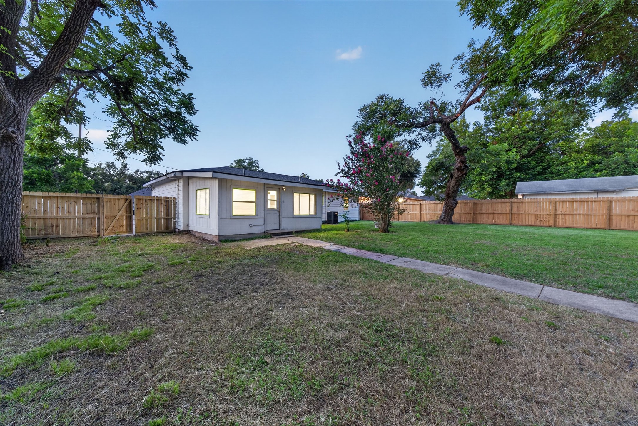 310 Nasturtium Street, Lake Jackson, TX 77566