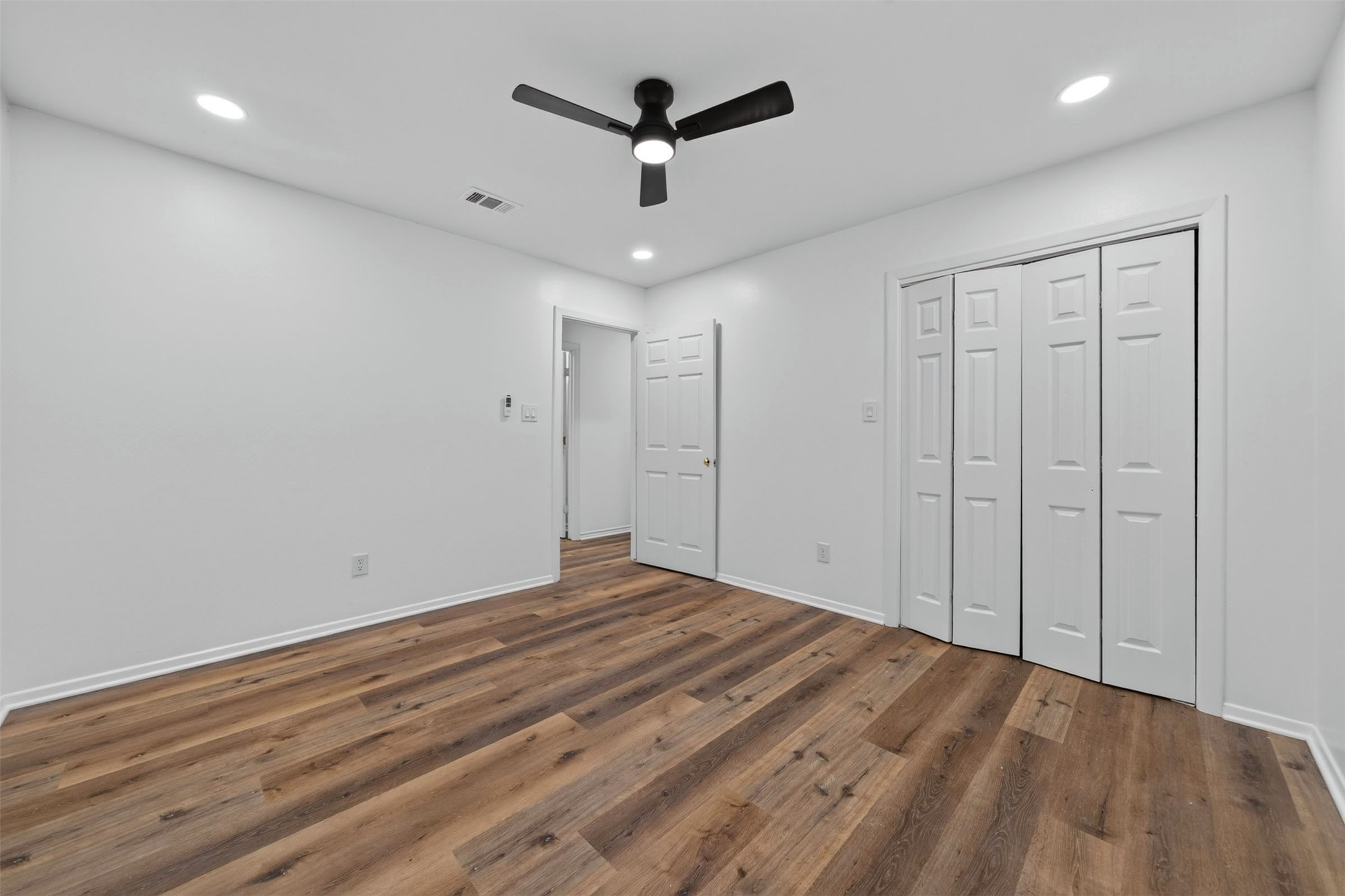 310 Nasturtium Street, Lake Jackson, TX 77566