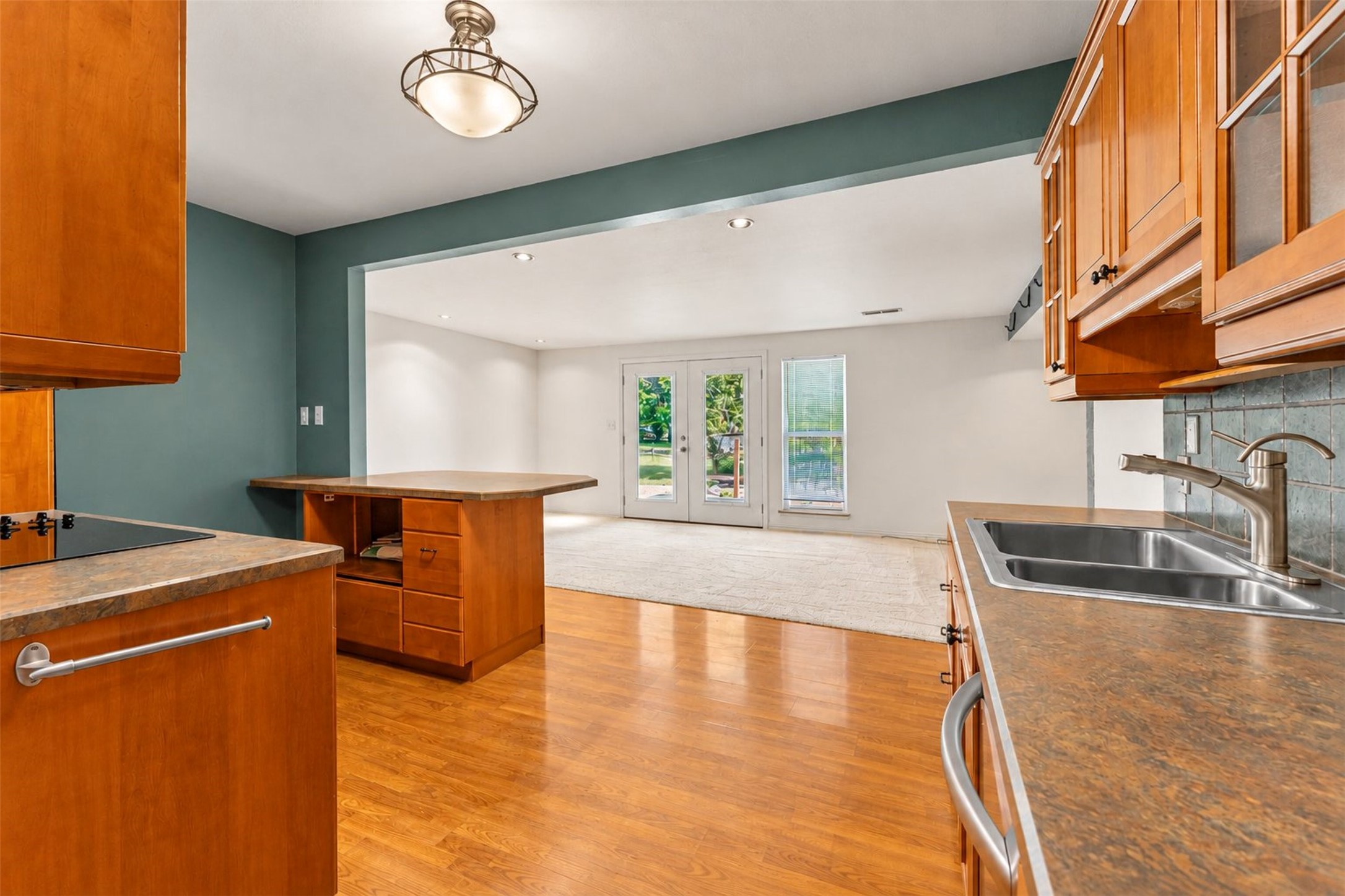 115 Camellia Street, Lake Jackson, TX 77566