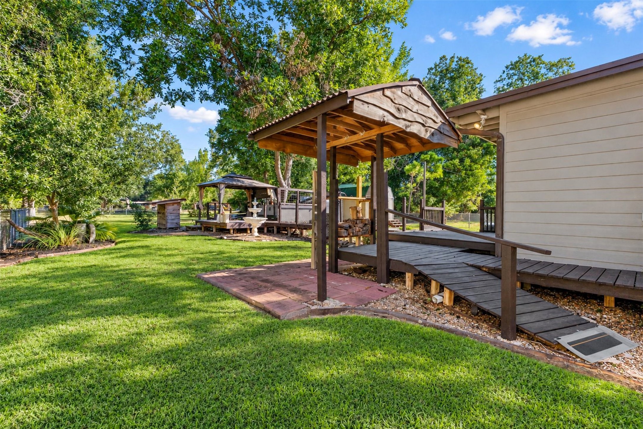 115 Camellia Street, Lake Jackson, TX 77566