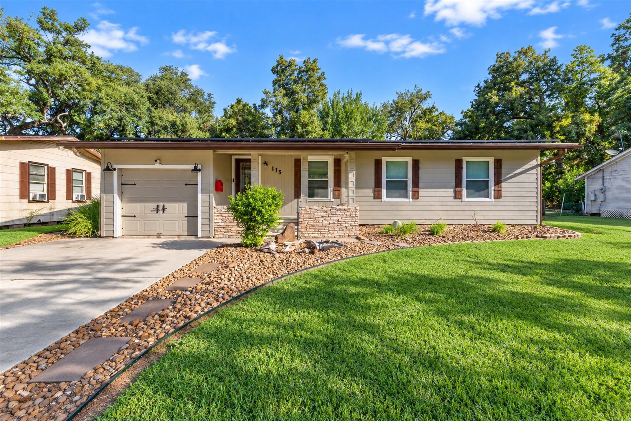 115 Camellia Street, Lake Jackson, TX 77566