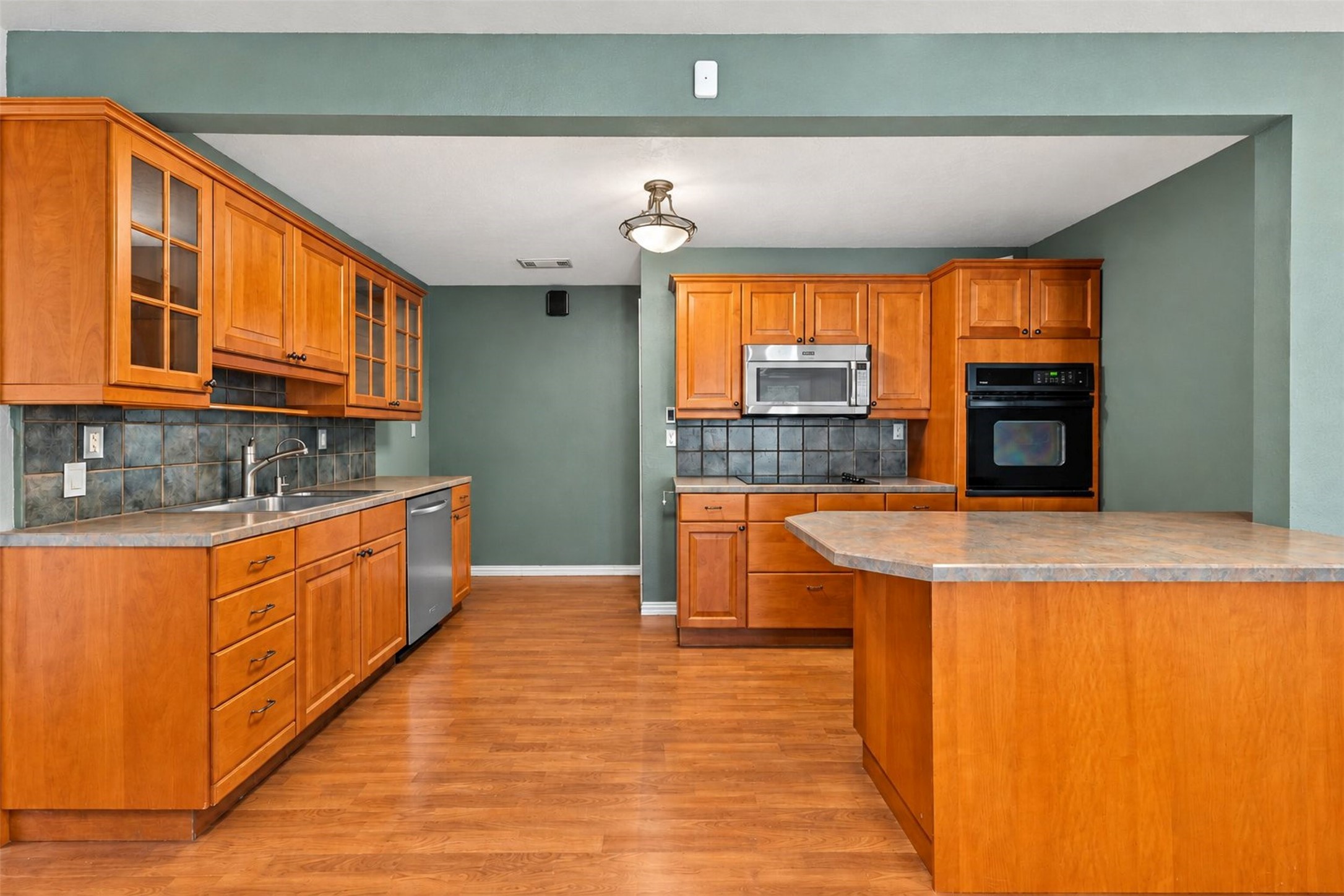 115 Camellia Street, Lake Jackson, TX 77566