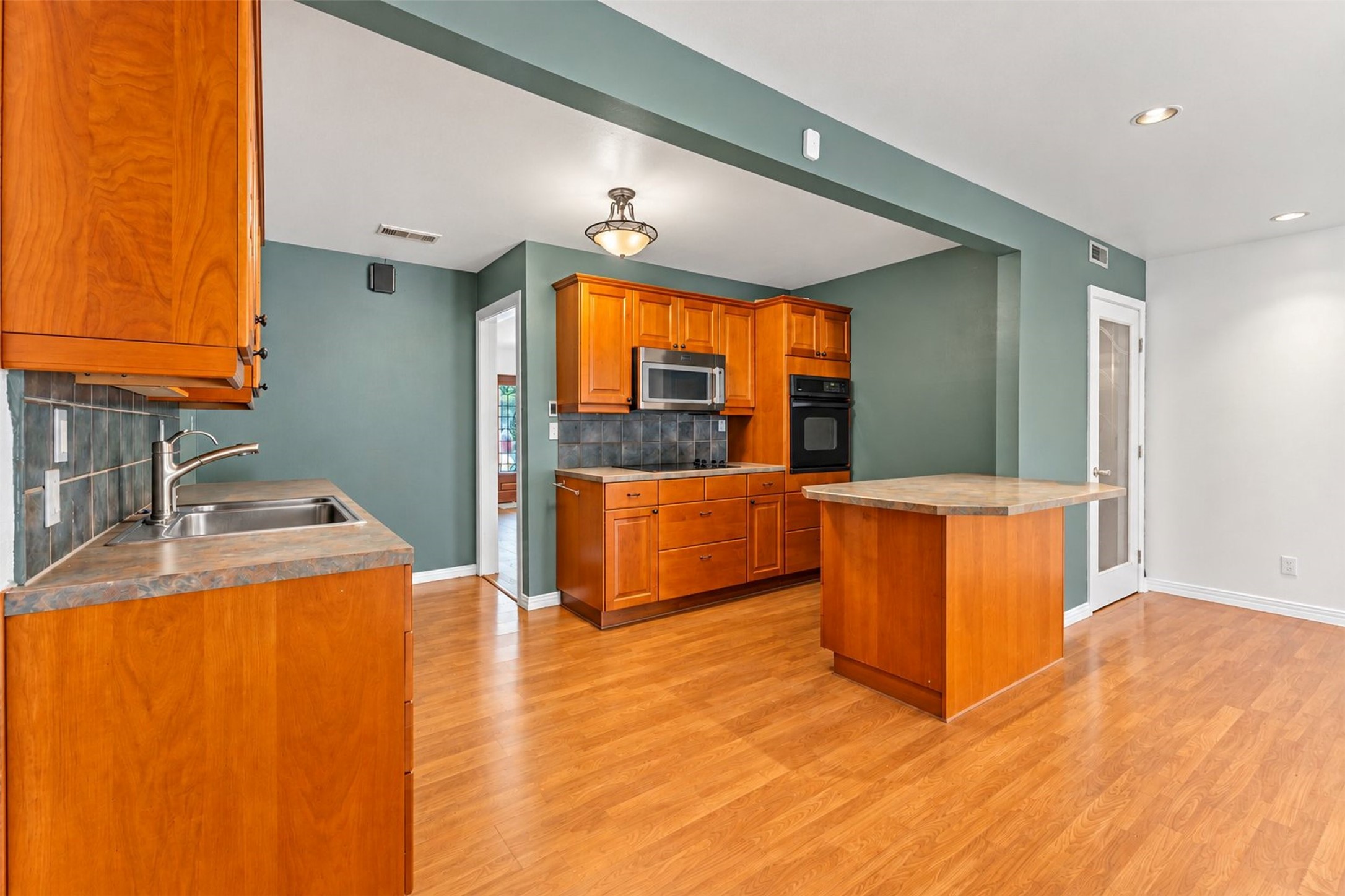 115 Camellia Street, Lake Jackson, TX 77566