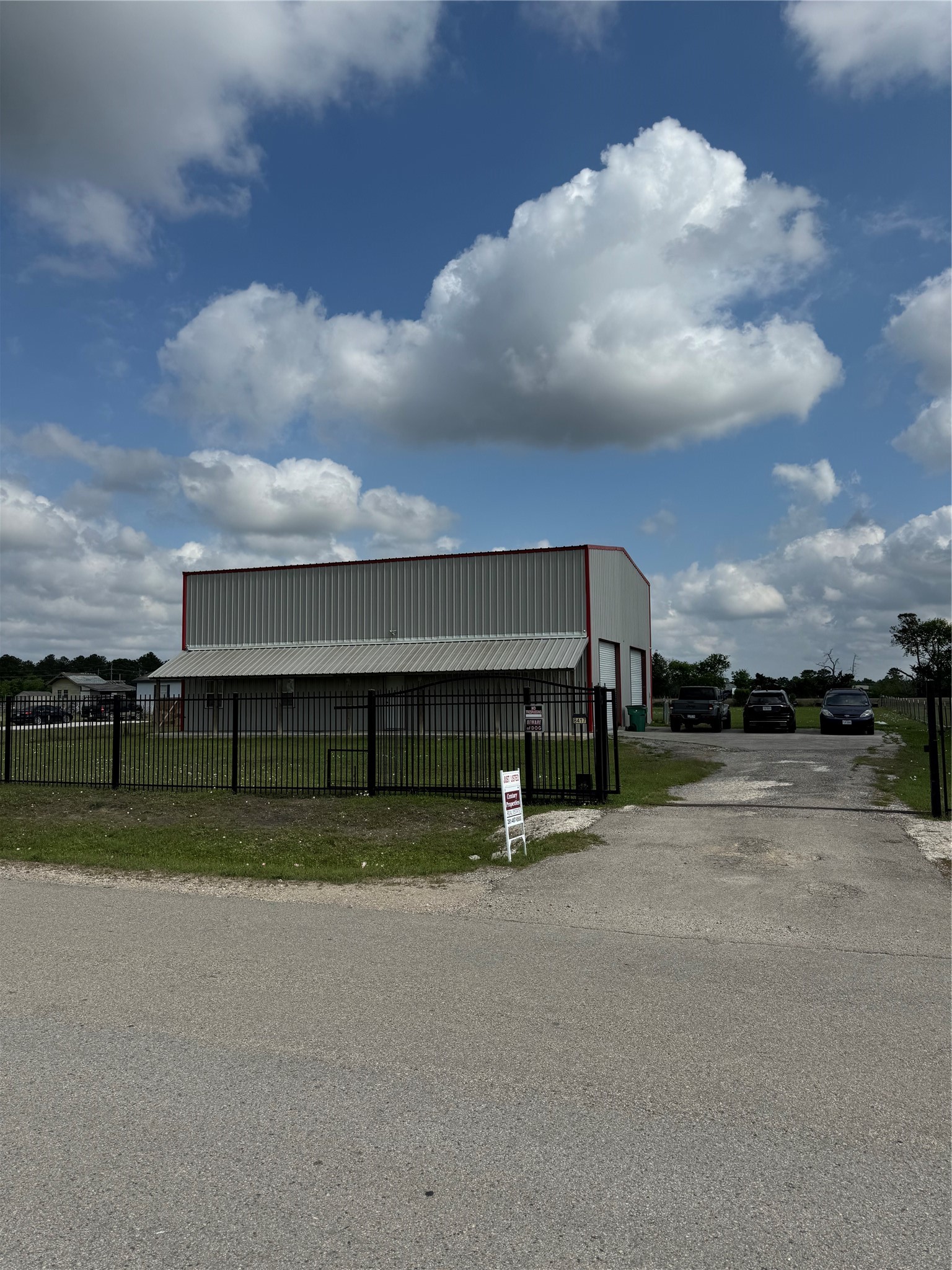8417 Los Robles Avenue, Alvin, TX 77511