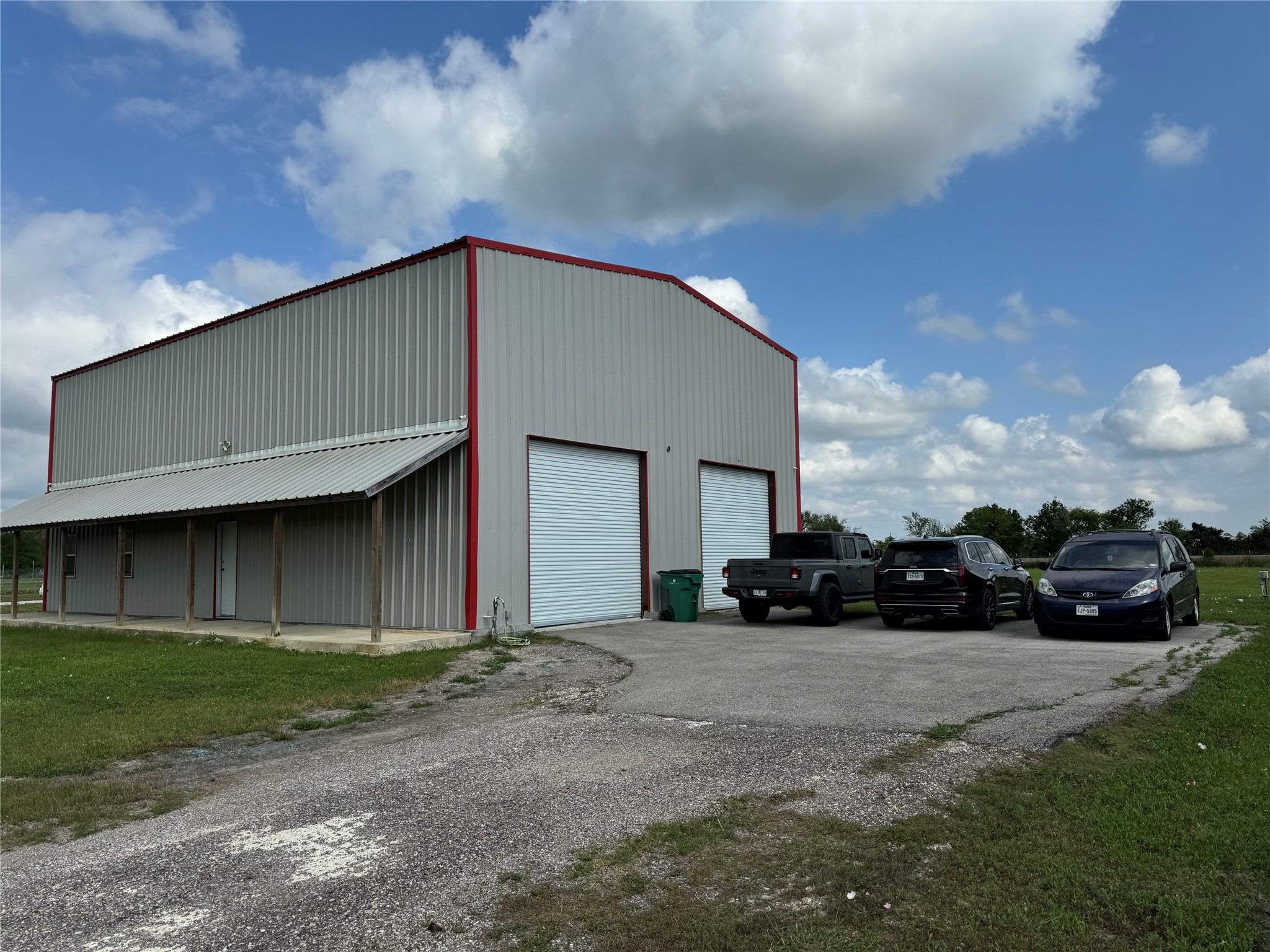 8417 Los Robles Avenue, Alvin, TX 77511