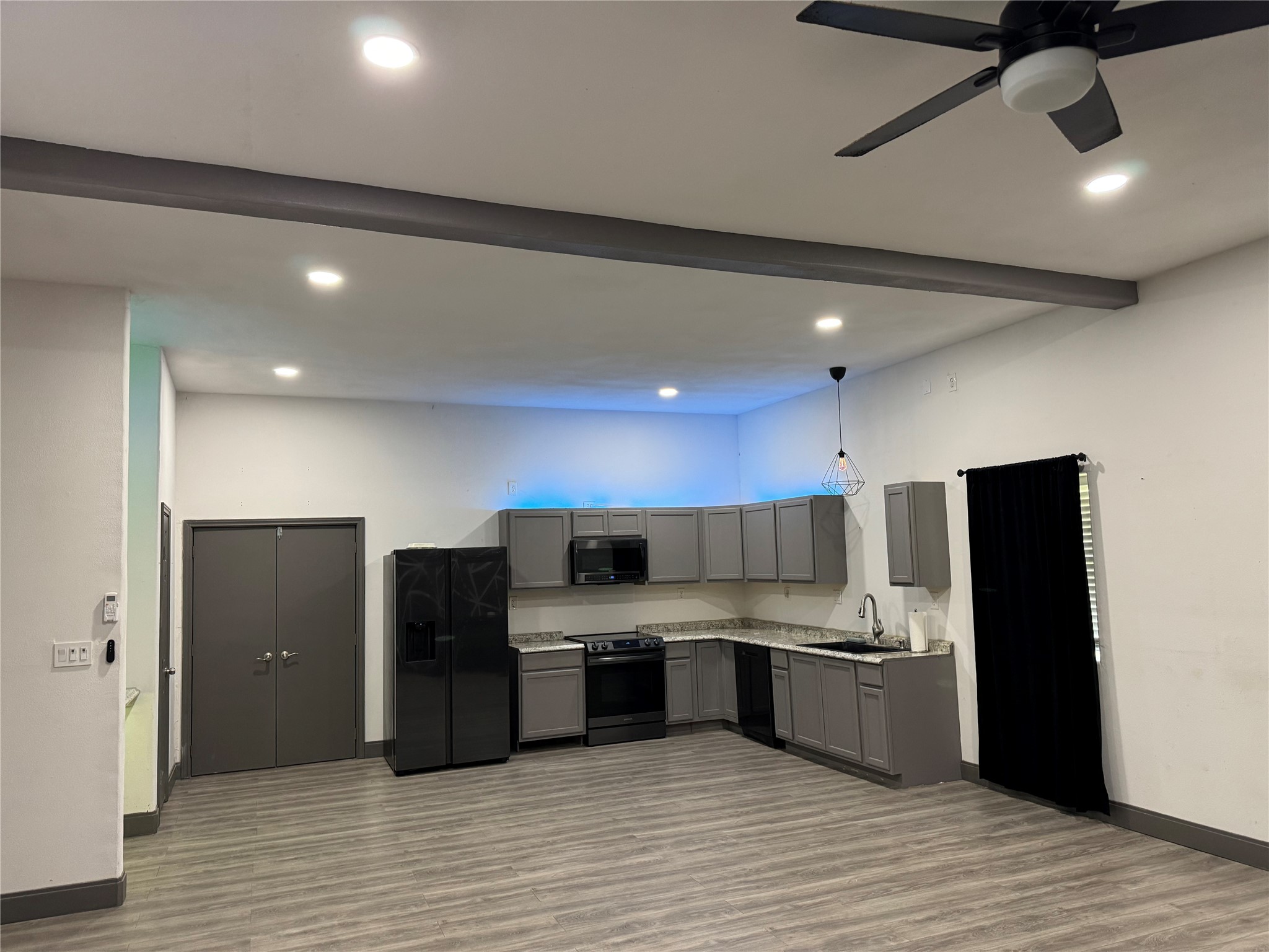8417 Los Robles Avenue, Alvin, TX 77511