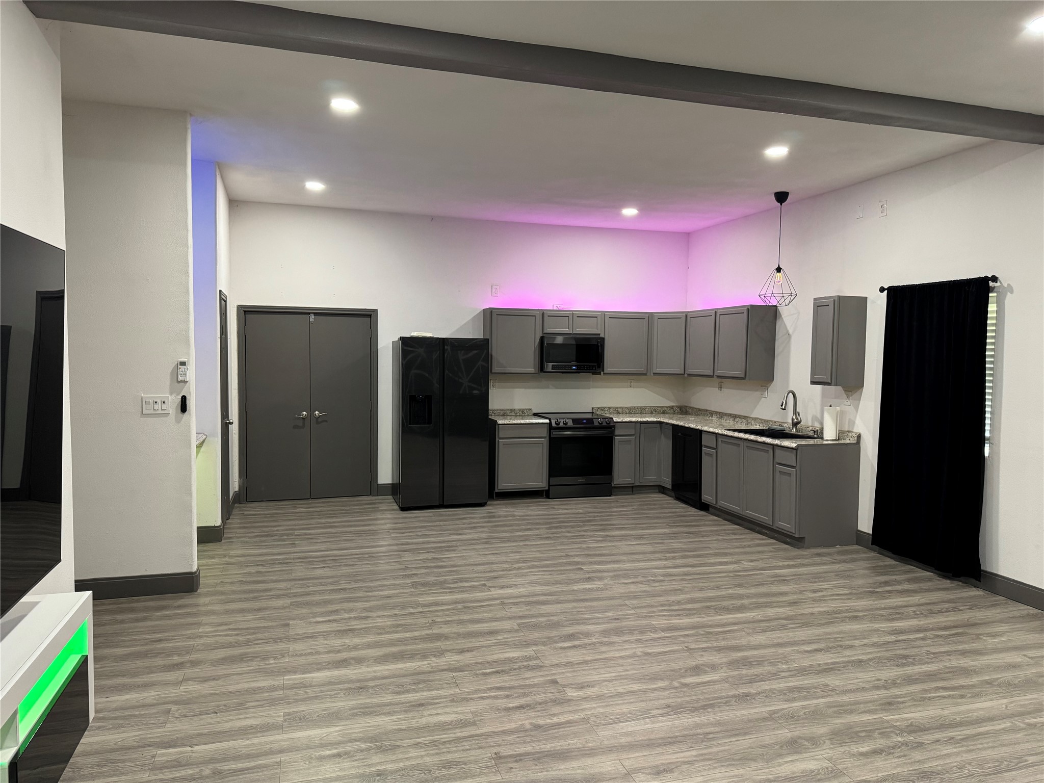 8417 Los Robles Avenue, Alvin, TX 77511