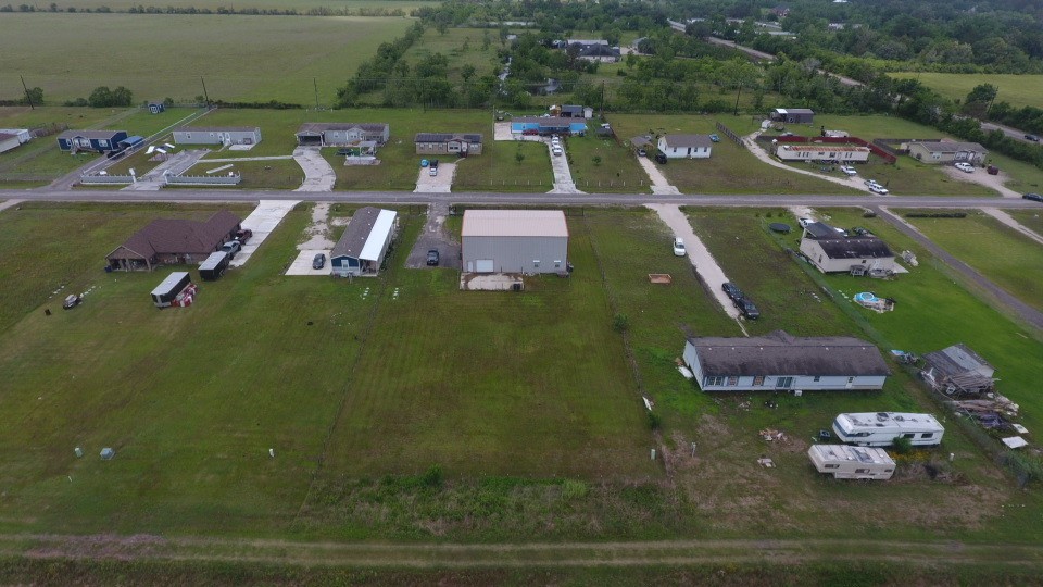 8417 Los Robles Avenue, Alvin, TX 77511