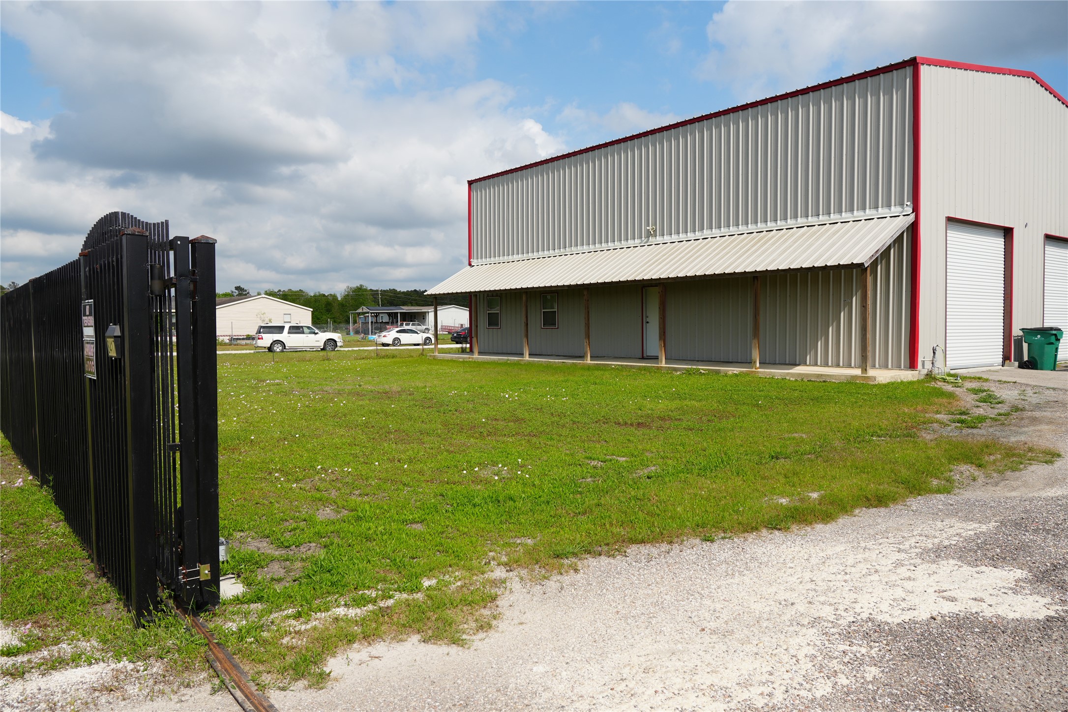8417 Los Robles Avenue, Alvin, TX 77511