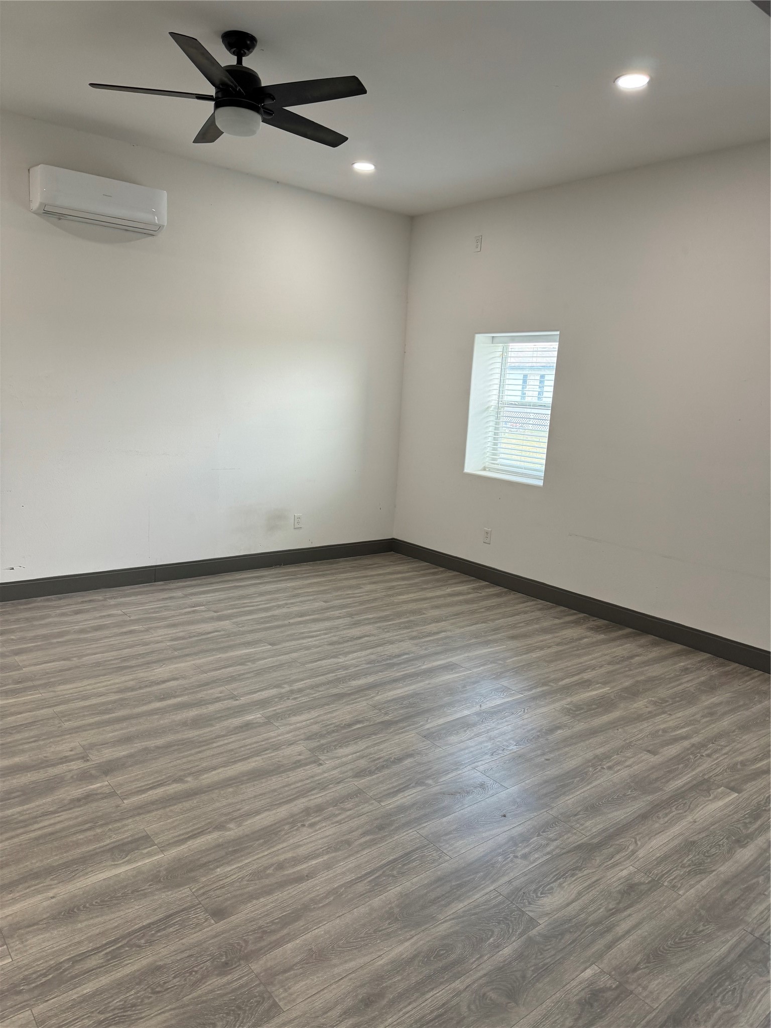 8417 Los Robles Avenue, Alvin, TX 77511