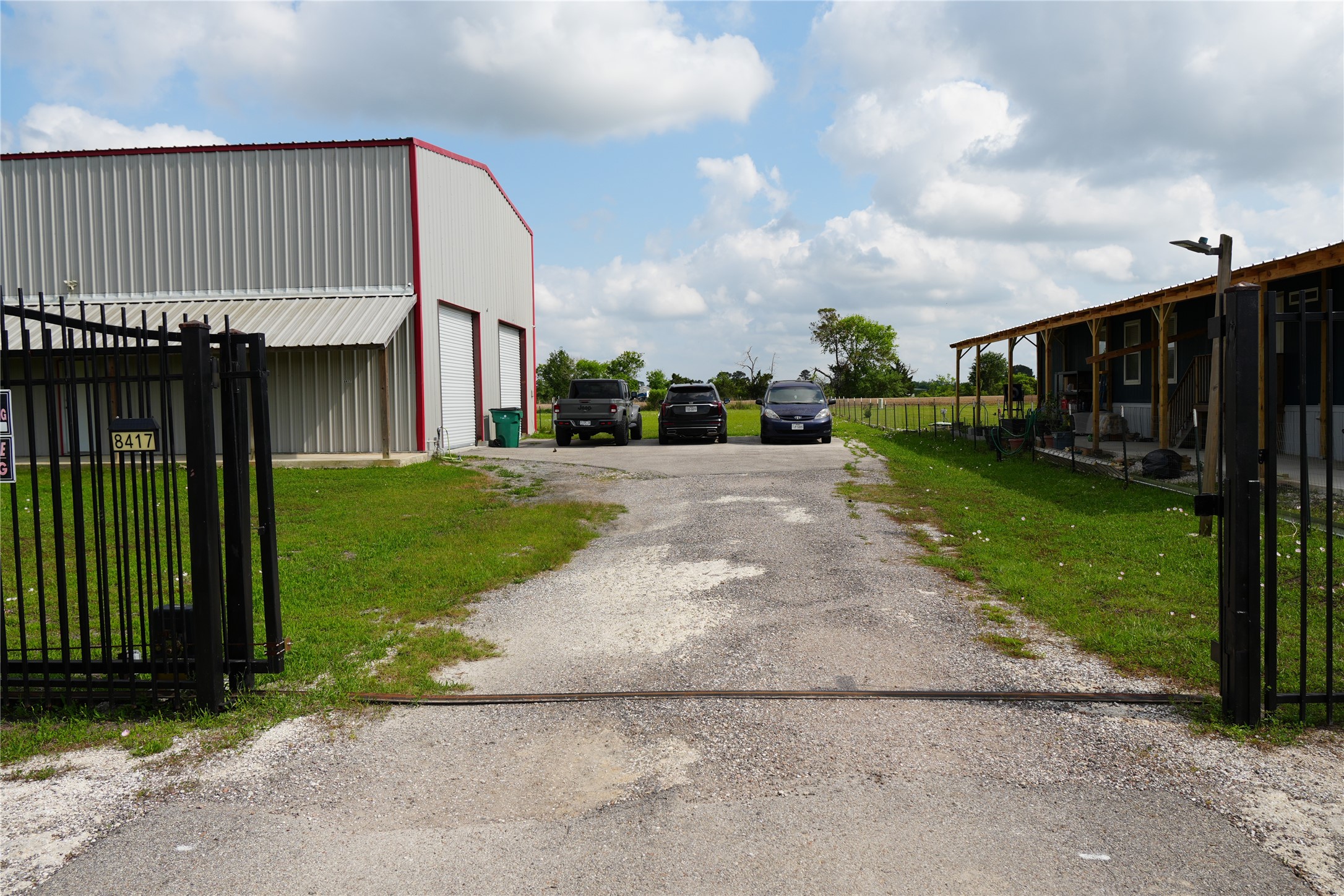 8417 Los Robles Avenue, Alvin, TX 77511