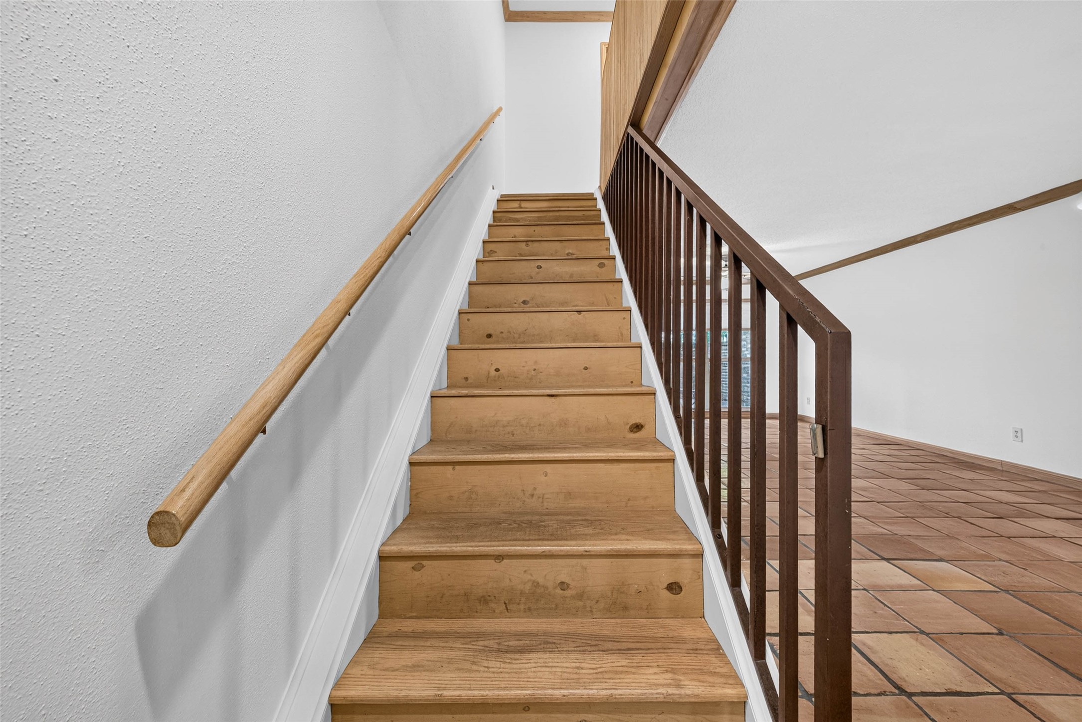 674 S Ripple Creek Drive, Houston, TX 77057