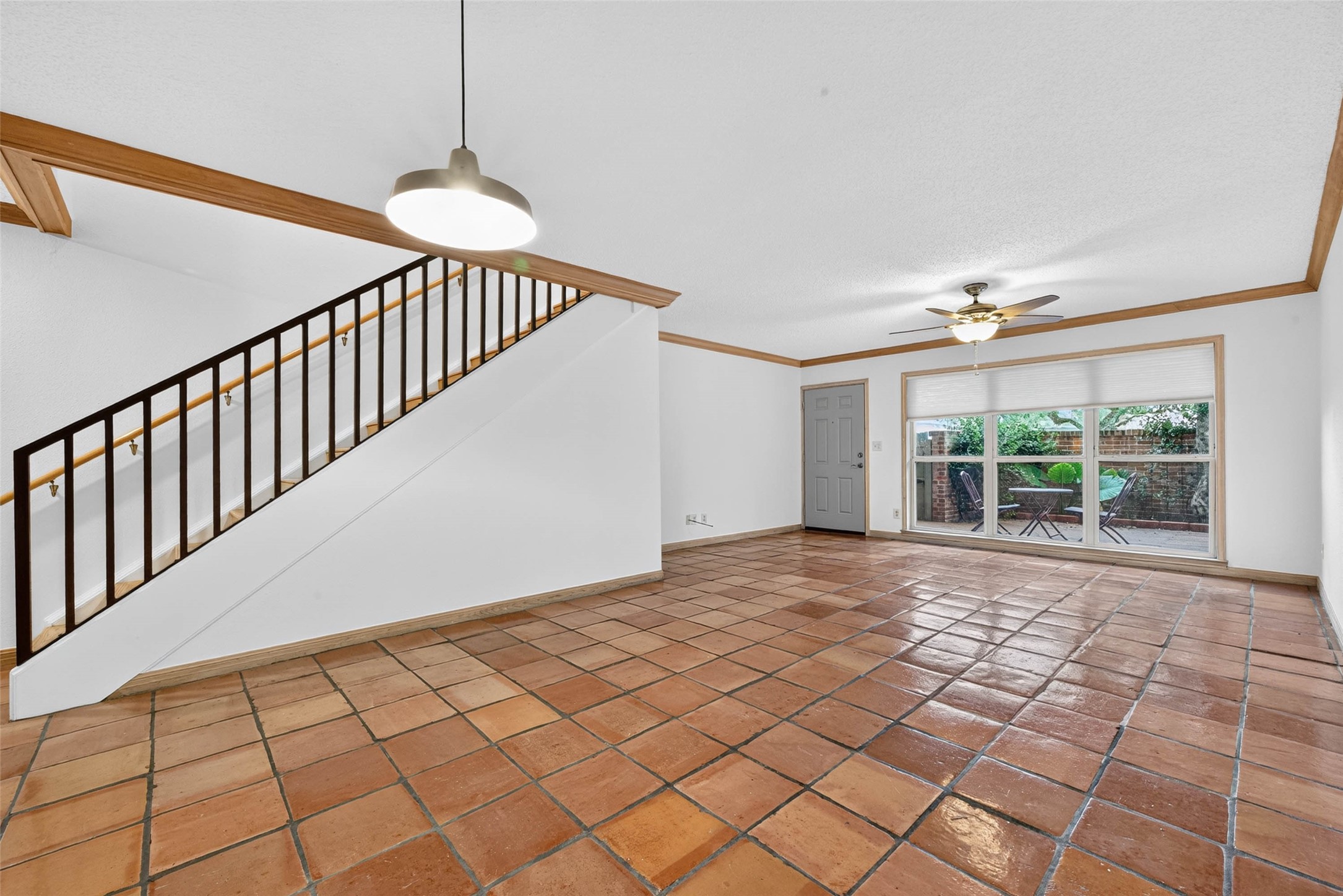 674 S Ripple Creek Drive, Houston, TX 77057