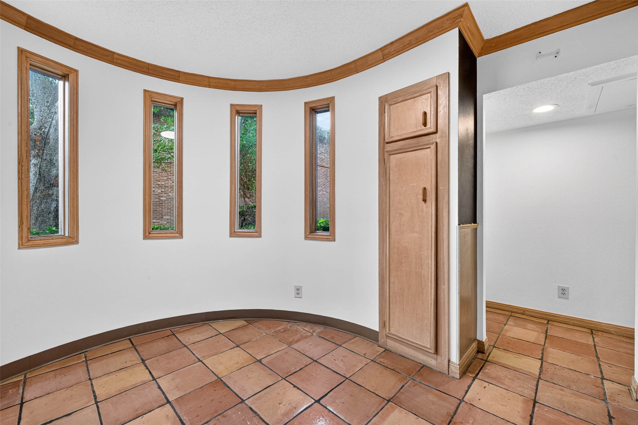 674 S Ripple Creek Drive, Houston, TX 77057