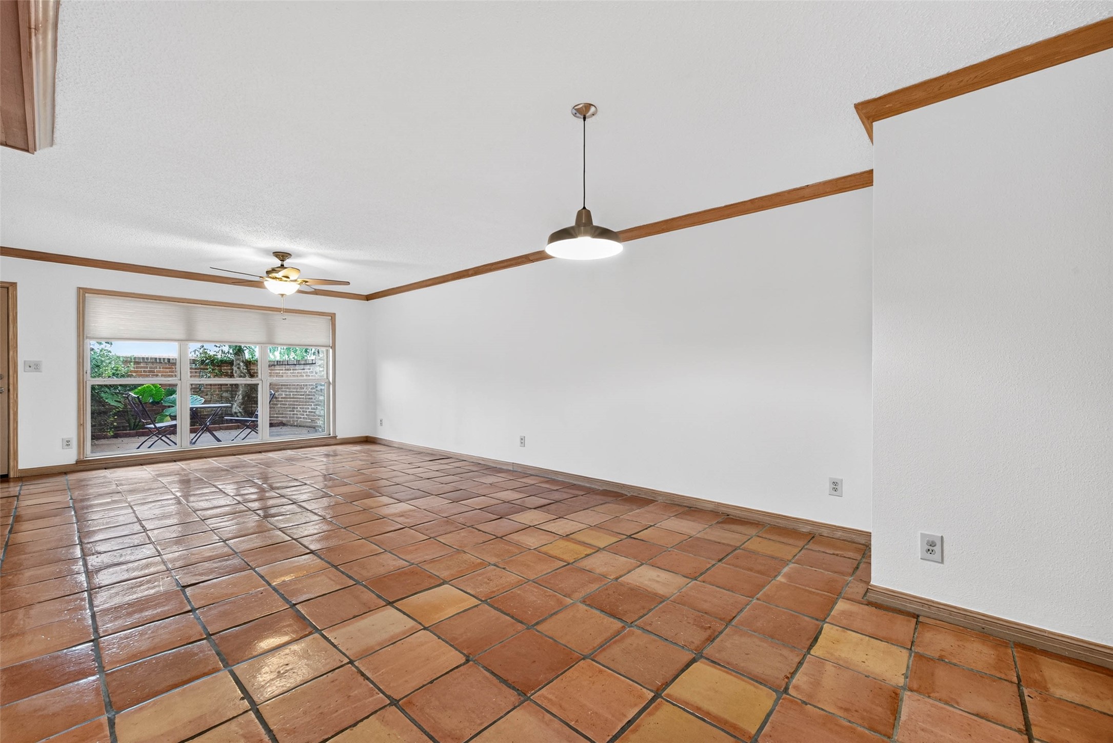 674 S Ripple Creek Drive, Houston, TX 77057