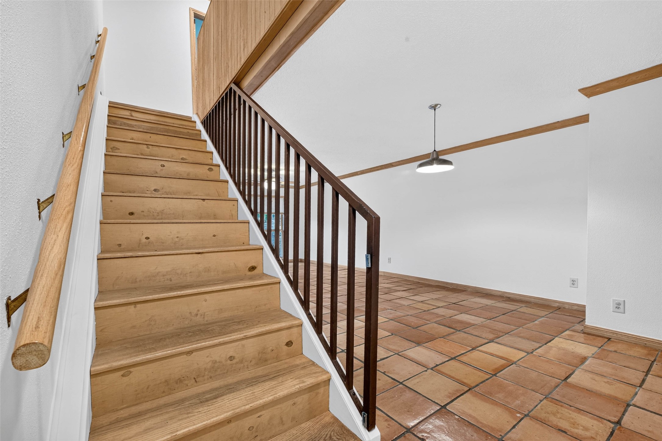 674 S Ripple Creek Drive, Houston, TX 77057