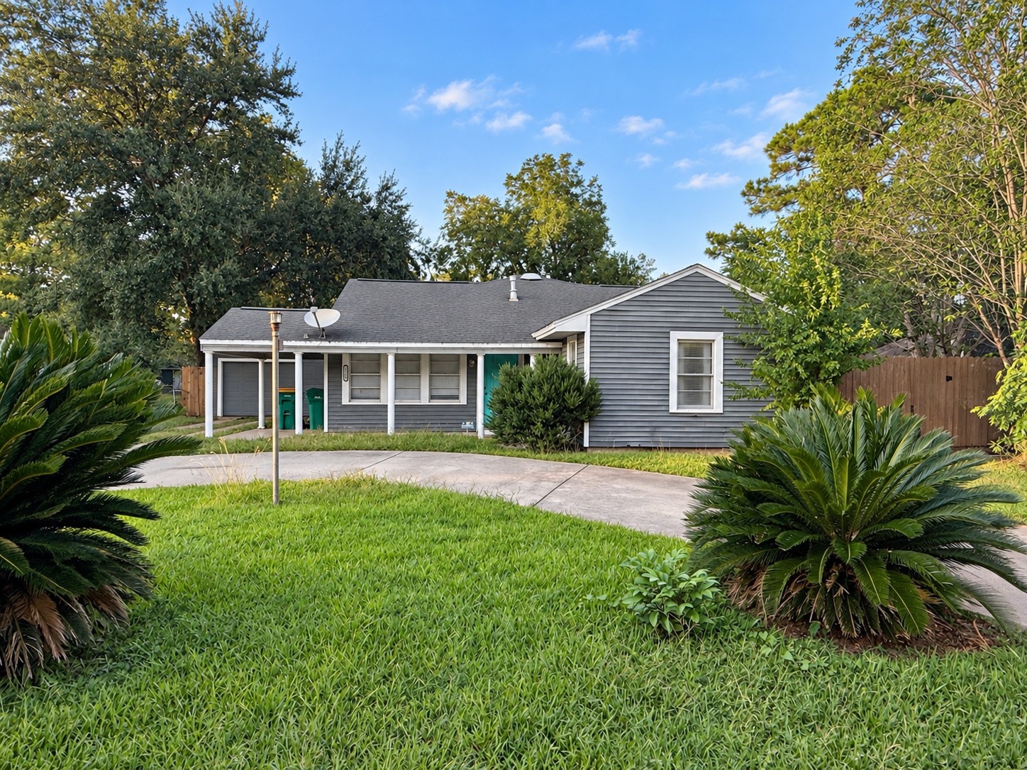 2604 S Houston Drive, La Marque, TX 77568 2604 S Houston Drive, La Marque, TX 77568