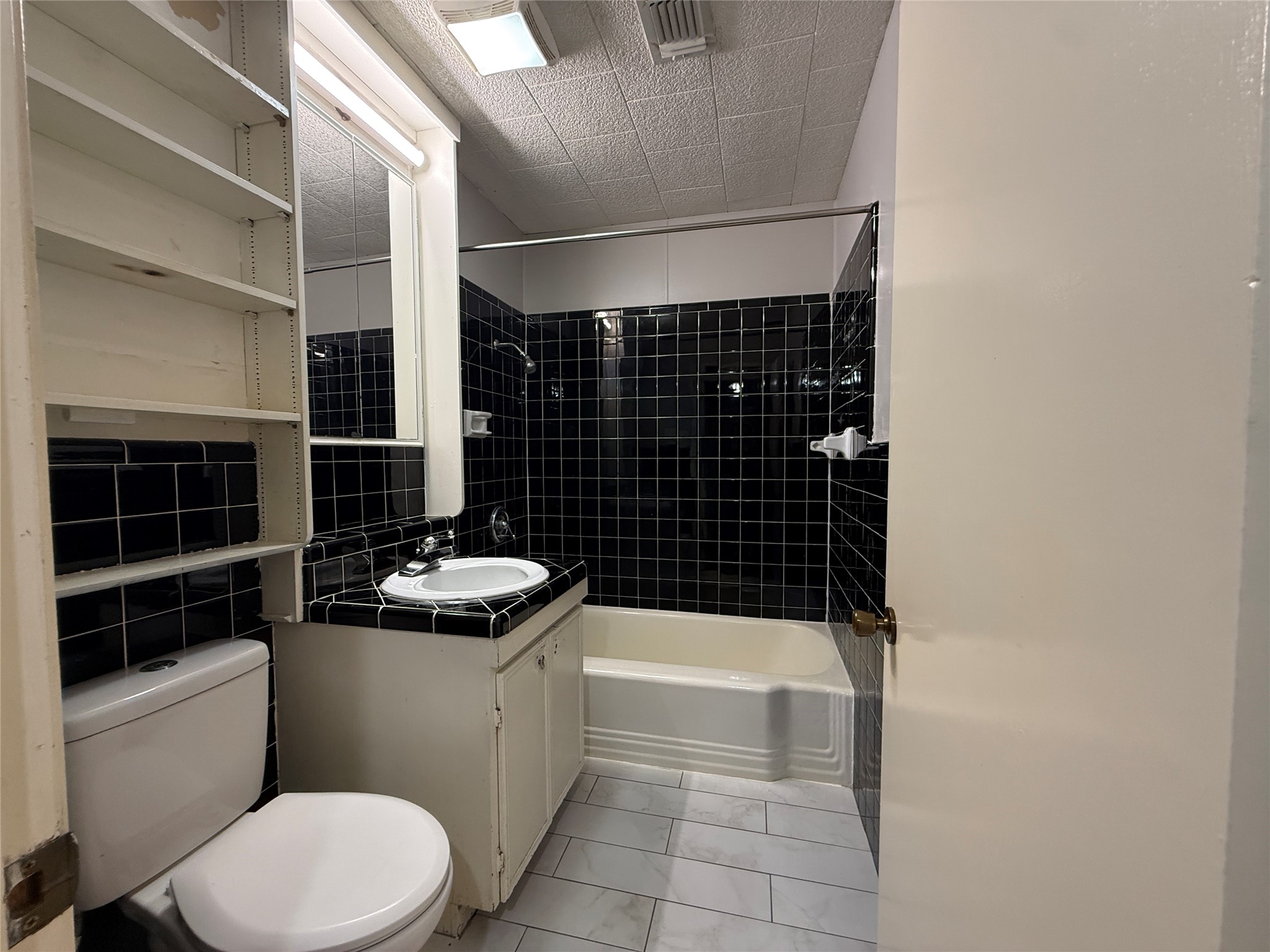 2604 S Houston Drive, La Marque, TX 77568