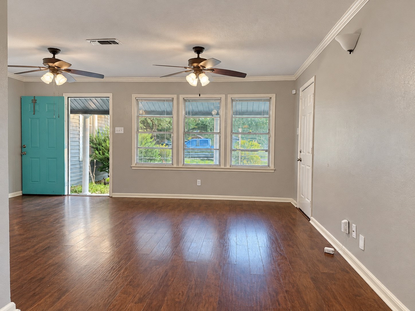 2604 S Houston Drive, La Marque, TX 77568