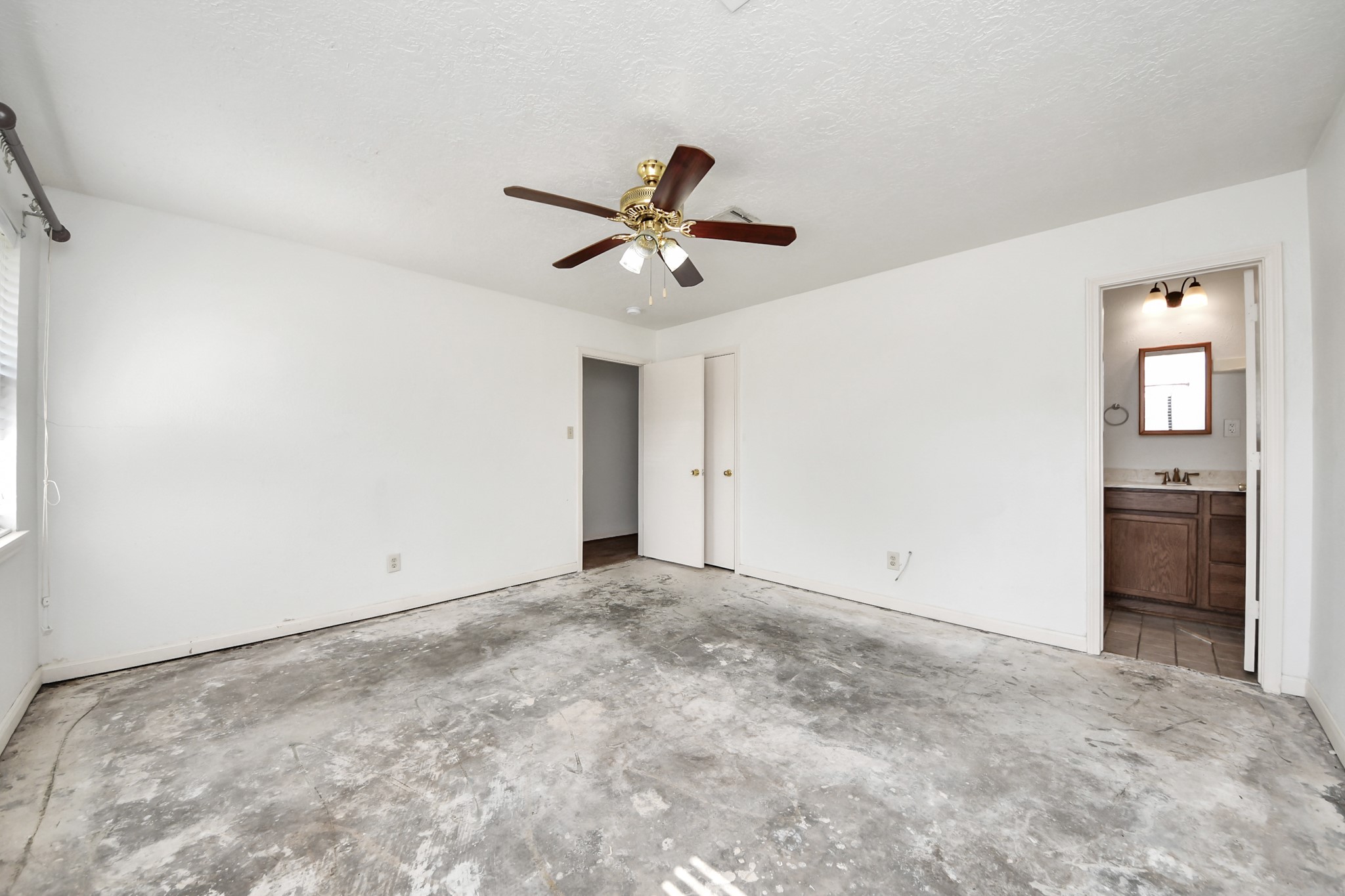 5710 Saxon Drive, Houston, TX 77092