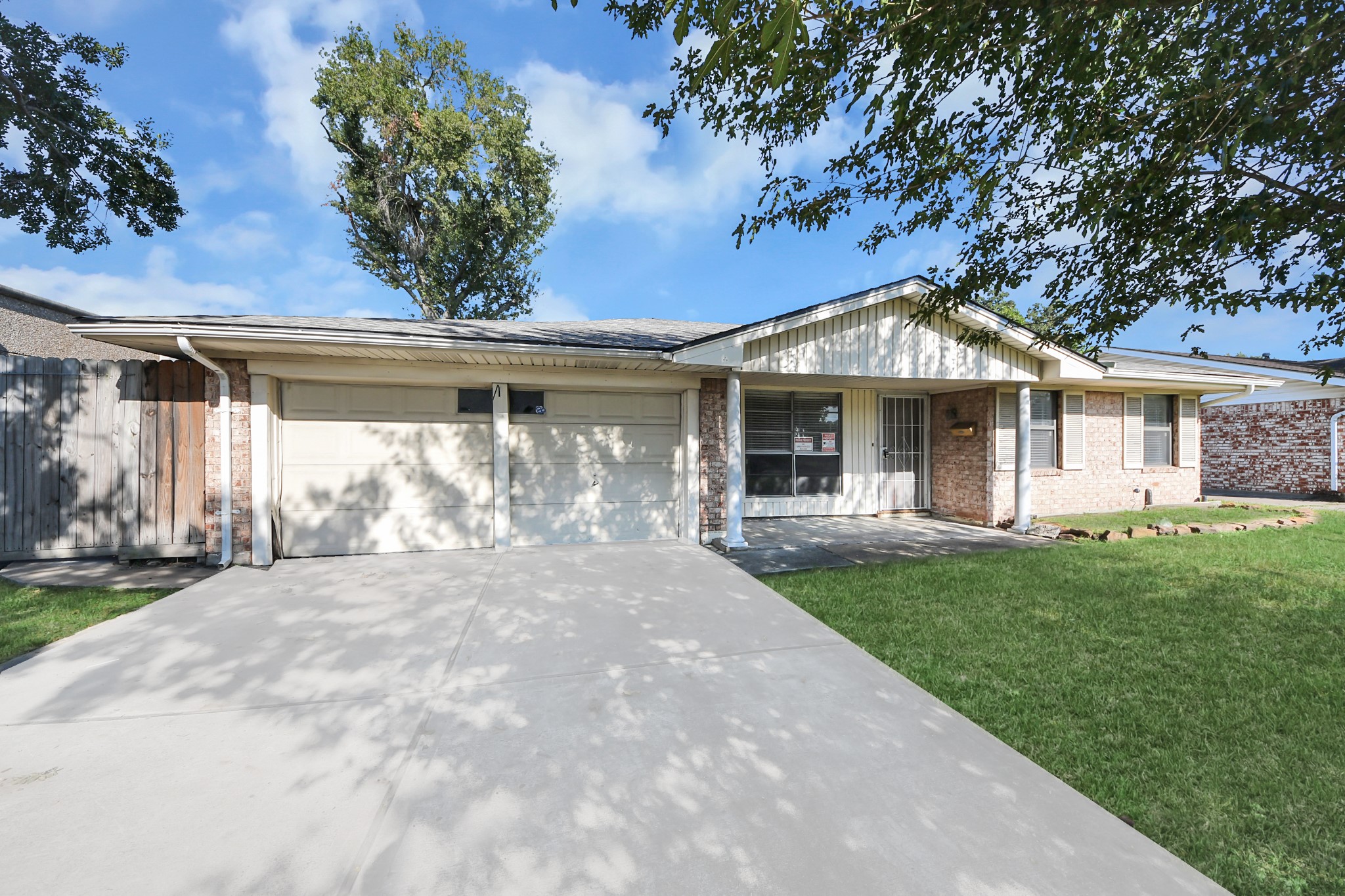 5710 Saxon Drive, Houston, TX 77092 5710 Saxon Drive, Houston, TX 77092