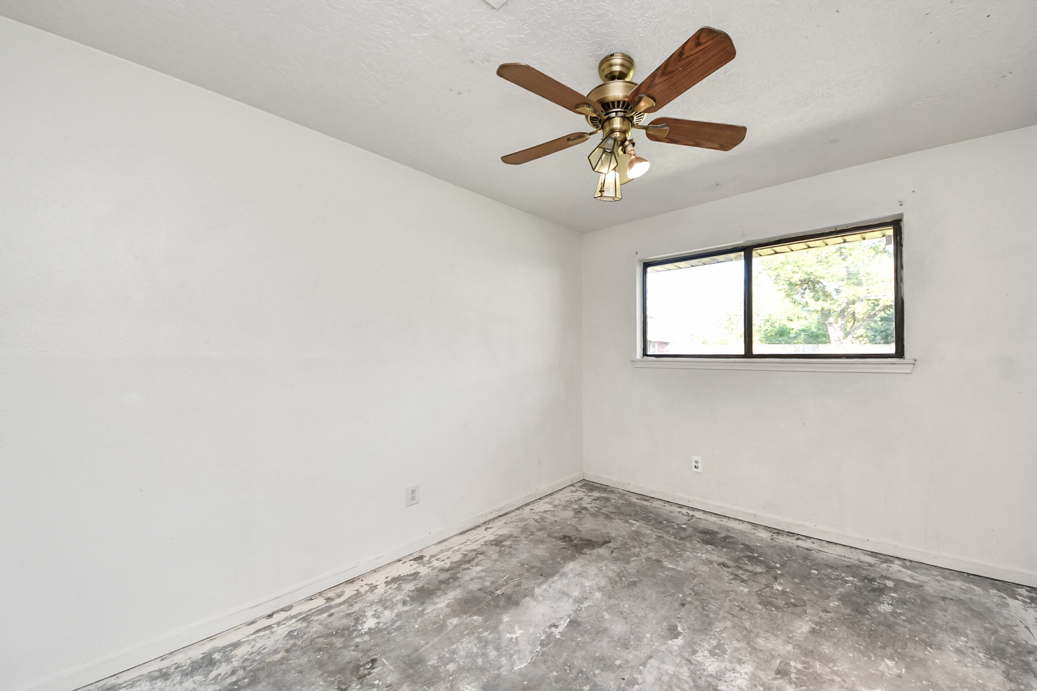 5710 Saxon Drive, Houston, TX 77092