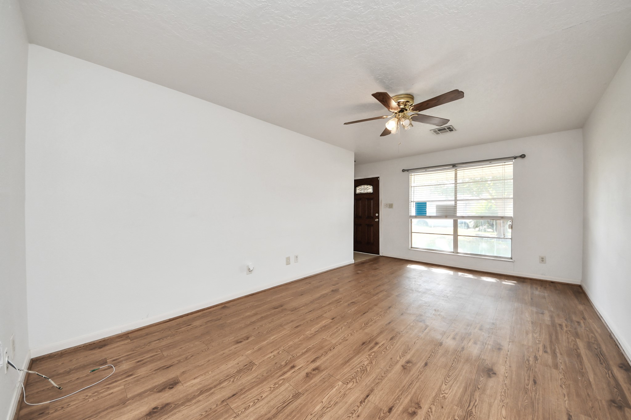 5710 Saxon Drive, Houston, TX 77092 5710 Saxon Drive, Houston, TX 77092
