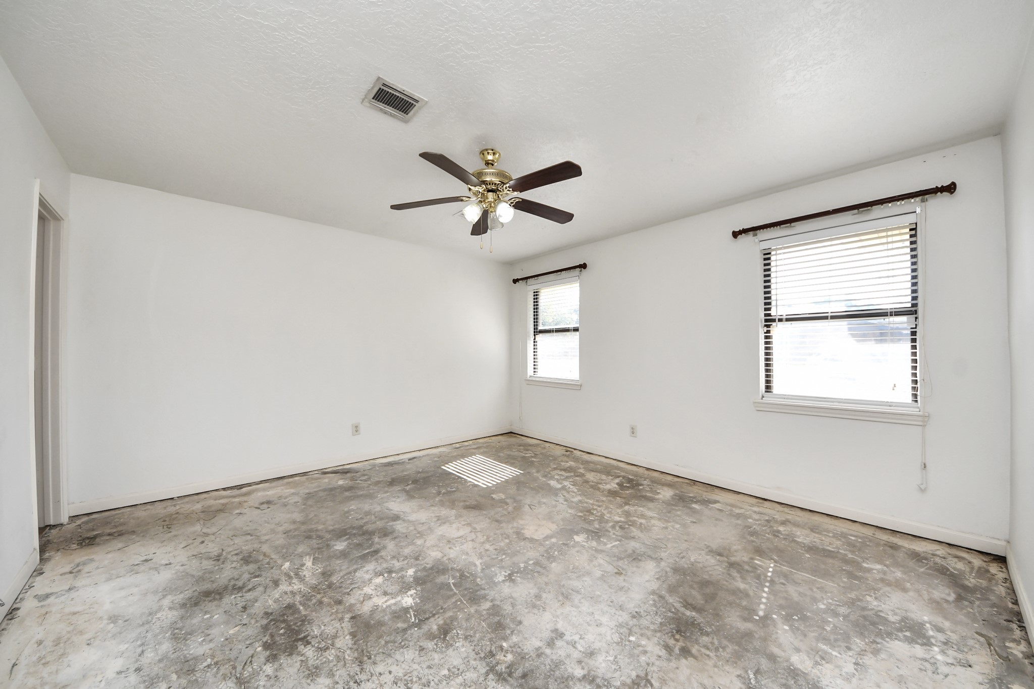 5710 Saxon Drive, Houston, TX 77092