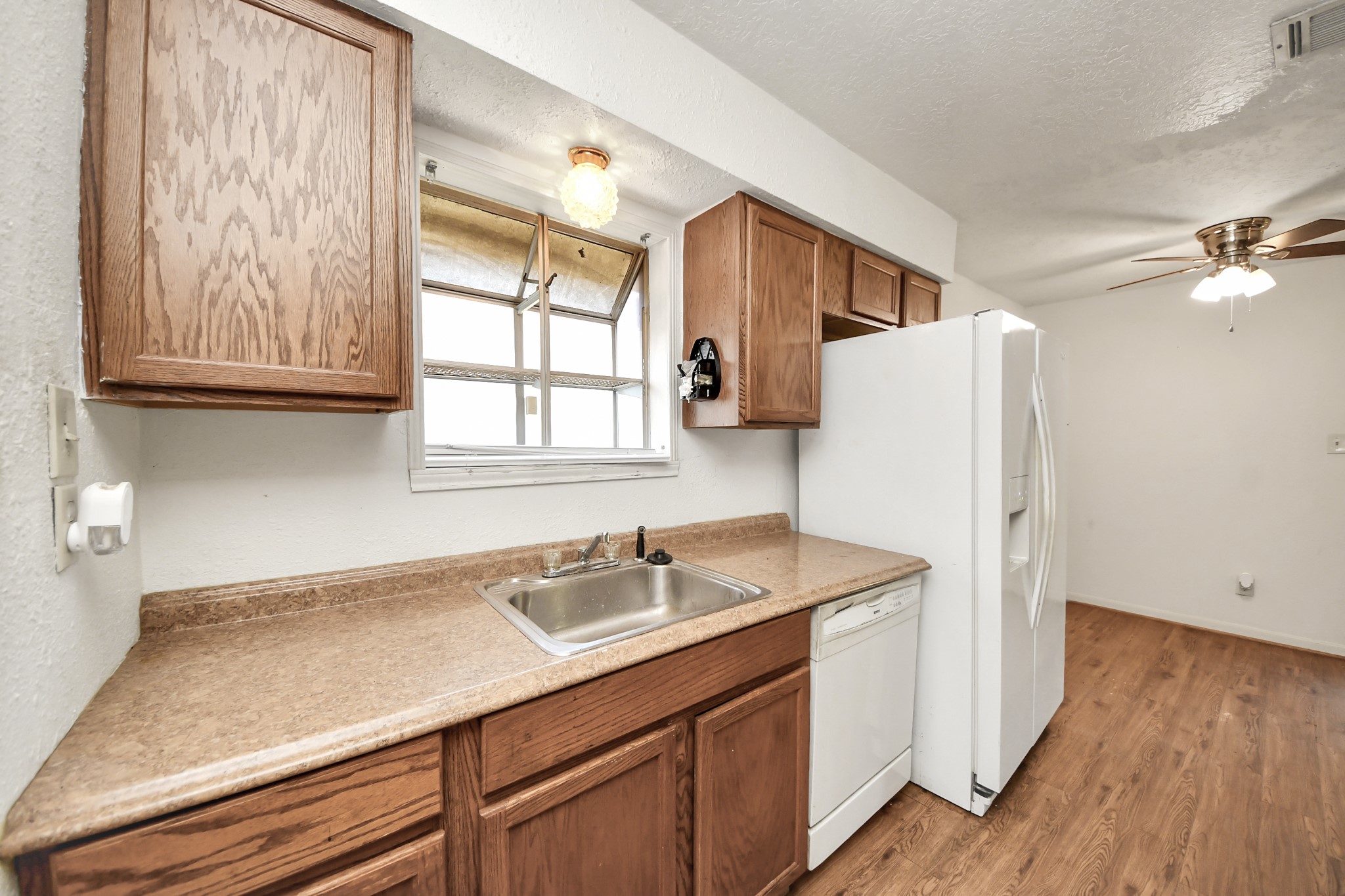 5710 Saxon Drive, Houston, TX 77092 5710 Saxon Drive, Houston, TX 77092