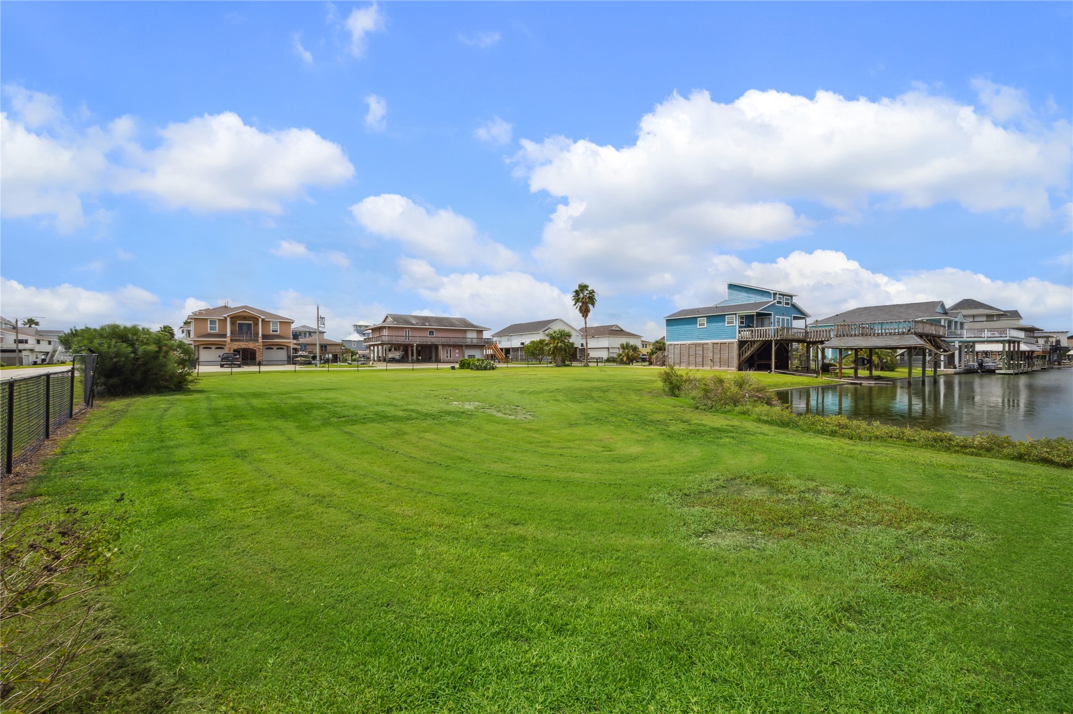 1302 & 1306 Maui Drive, Tiki Island, TX 77554