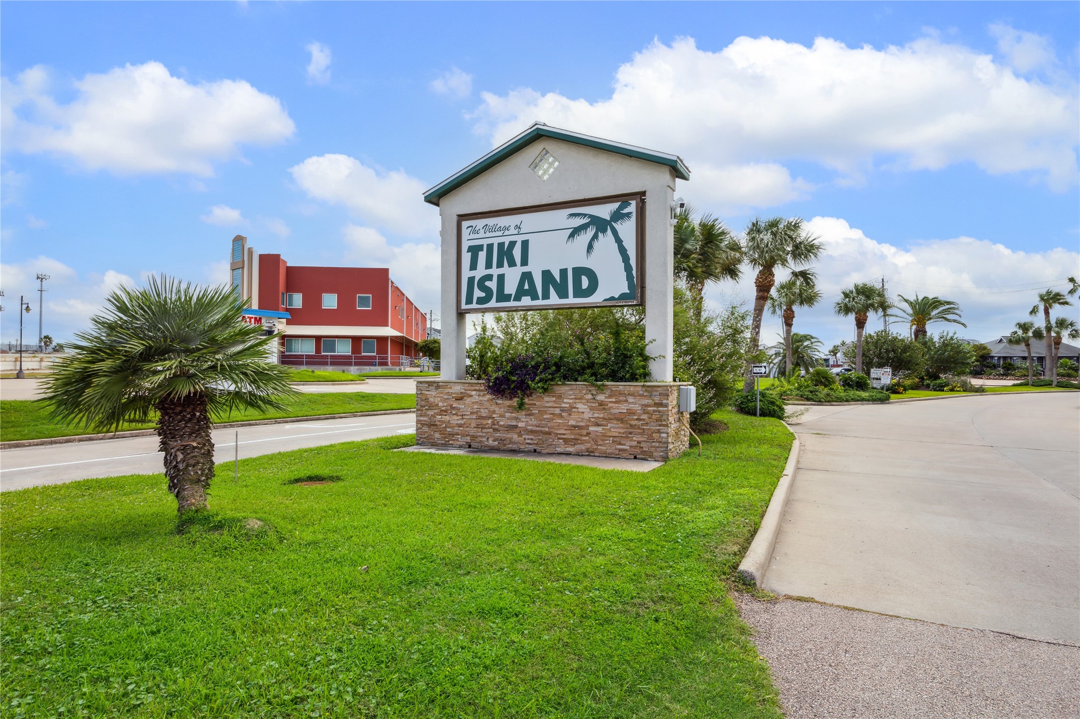 1302 & 1306 Maui Drive, Tiki Island, TX 77554