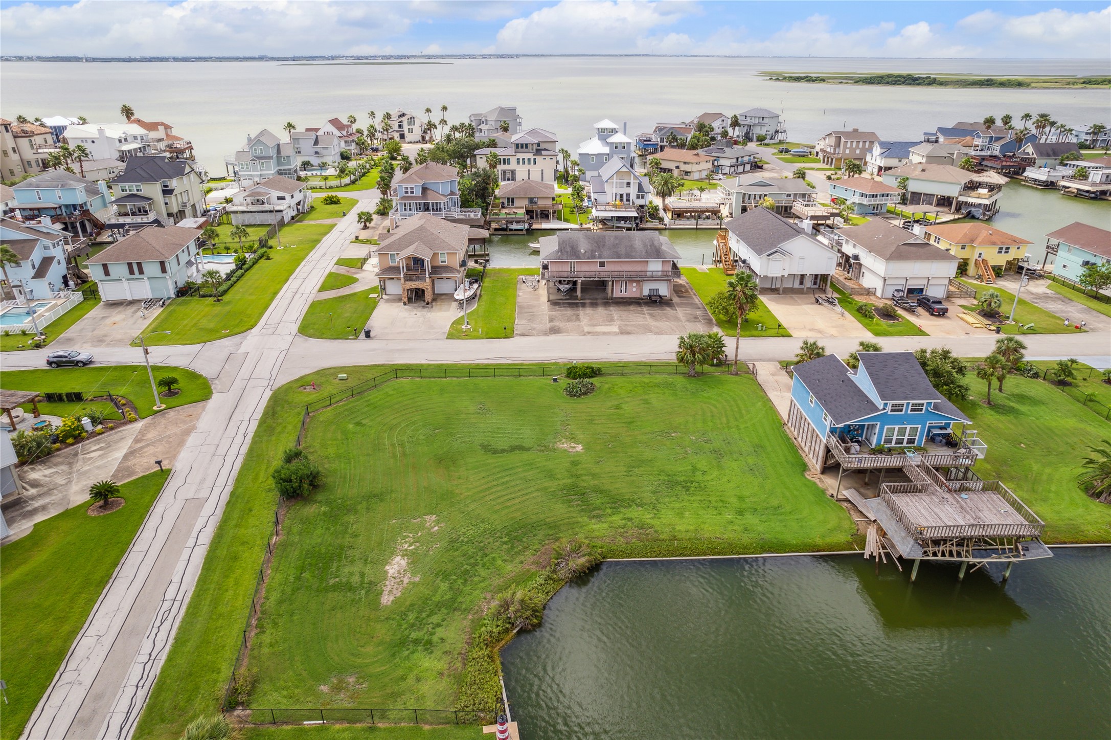 1302 & 1306 Maui Drive, Tiki Island, TX 77554