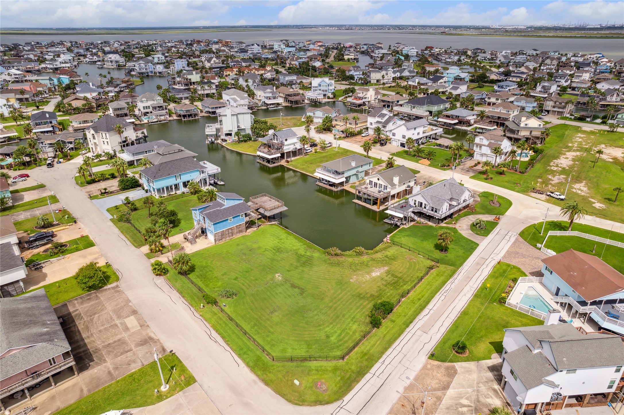 1302 & 1306 Maui Drive, Tiki Island, TX 77554