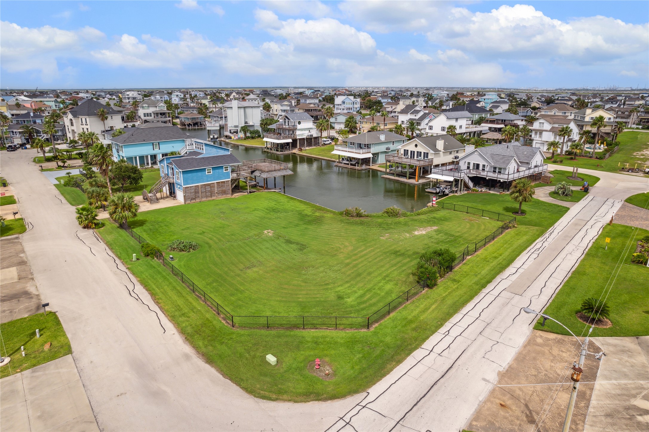 1302 & 1306 Maui Drive, Tiki Island, TX 77554