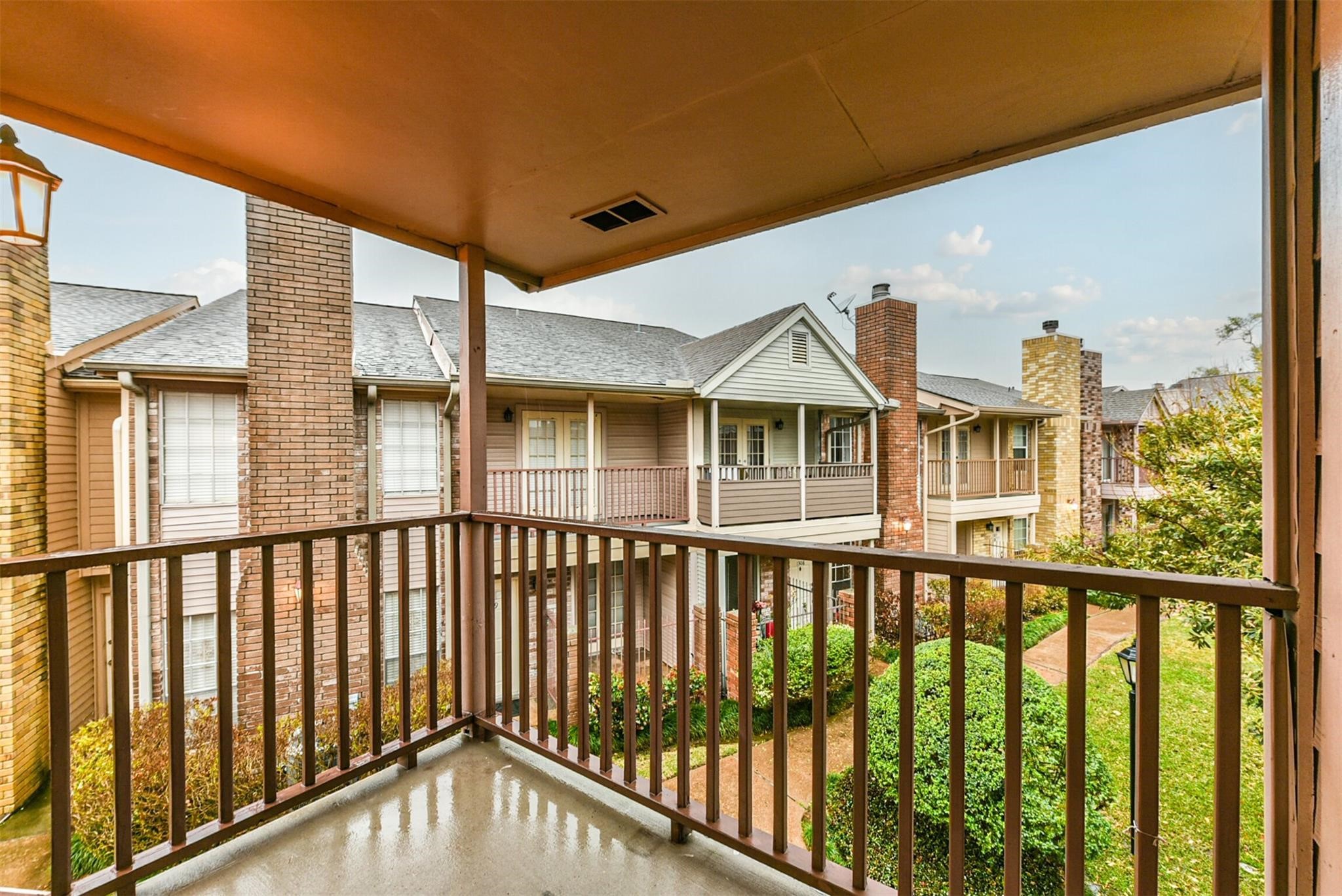 Balconyideal for morning coffee, evening relaxation, or entertaining!