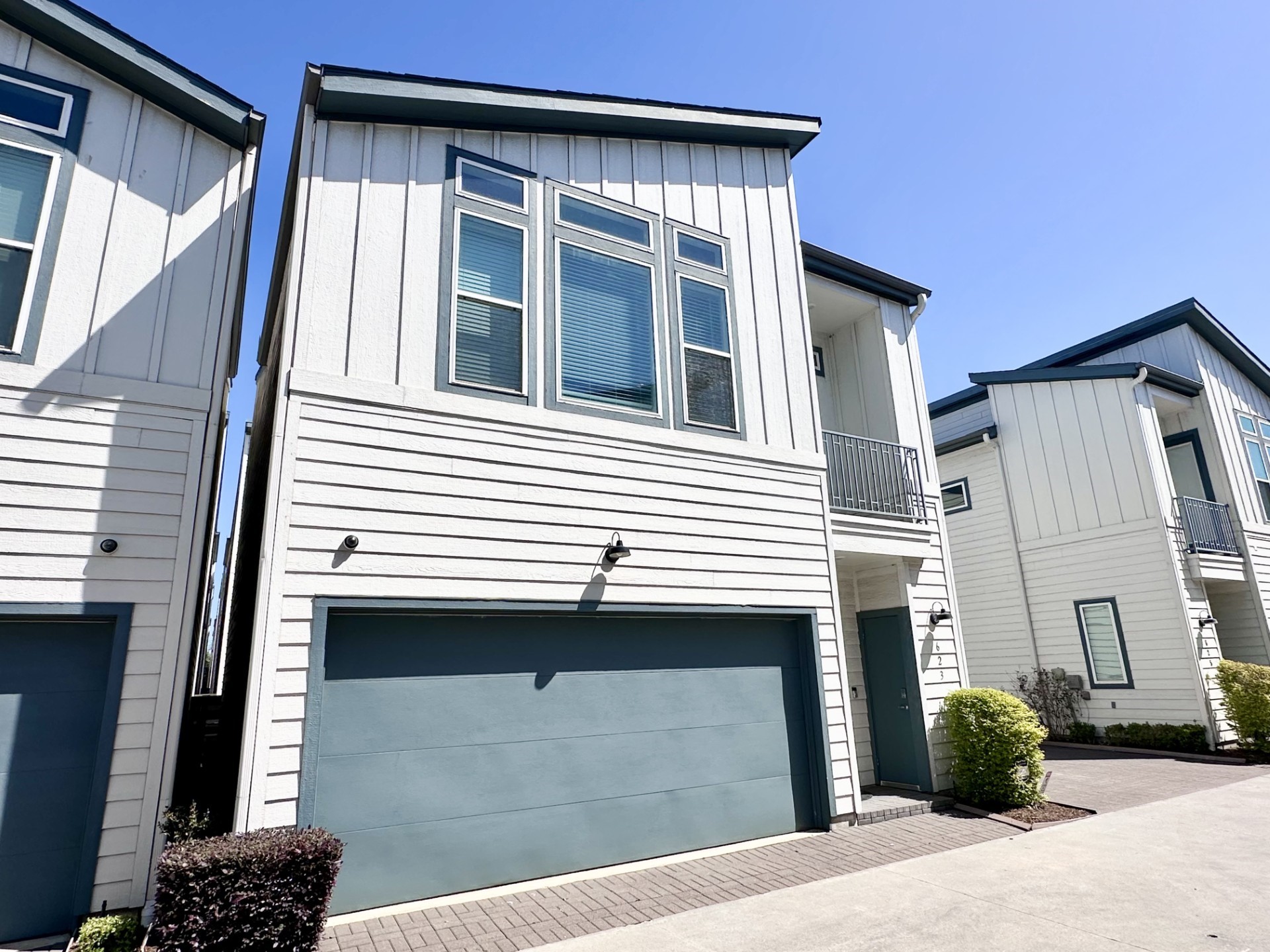 Welcome Home! 2 car garage parking