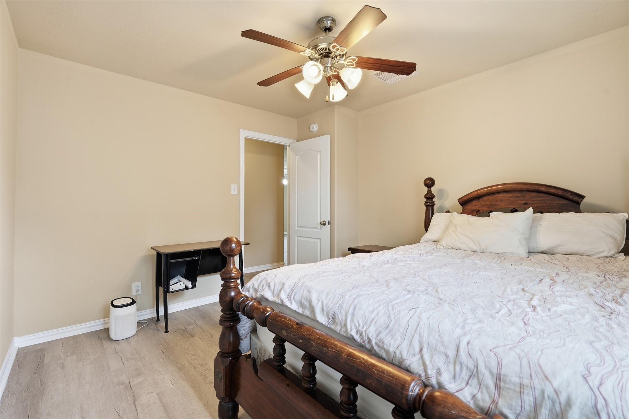 Cozy, bright and ready for its next owner. This secondary bedroom offers a ceiling fan and neutral walls that go with any style.