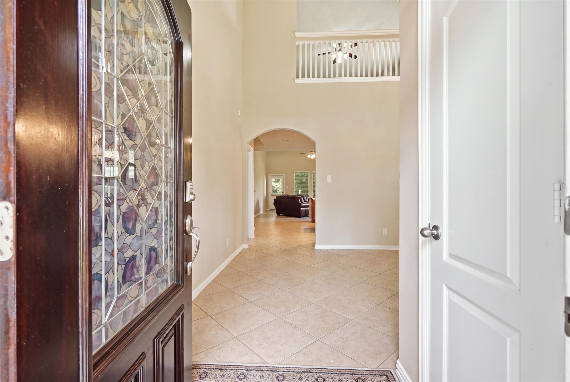 First impression: a soaring two-story foyer, a decorative leaded-glass front door, easy-care tile and an arched walkway into the heart of the home. Look up; the upstairs overlook sets the tone. First impression: a soaring two-story foyer, a decorative leaded-glass front door, easy-care tile and an arched walkway into the heart of the home. Look up; the upstairs overlook sets the tone.