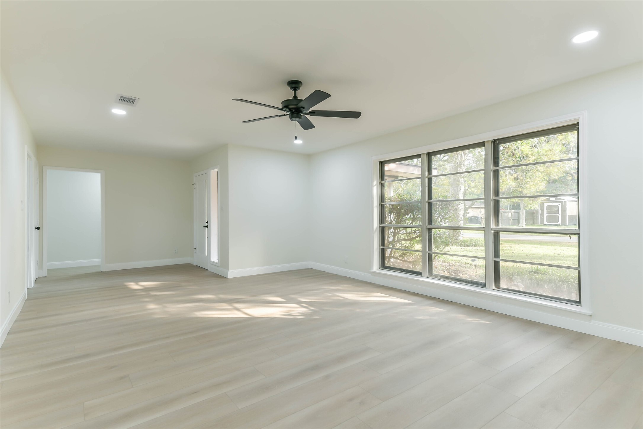 8102 Dellanera Drive, Hitchcock, TX 77563