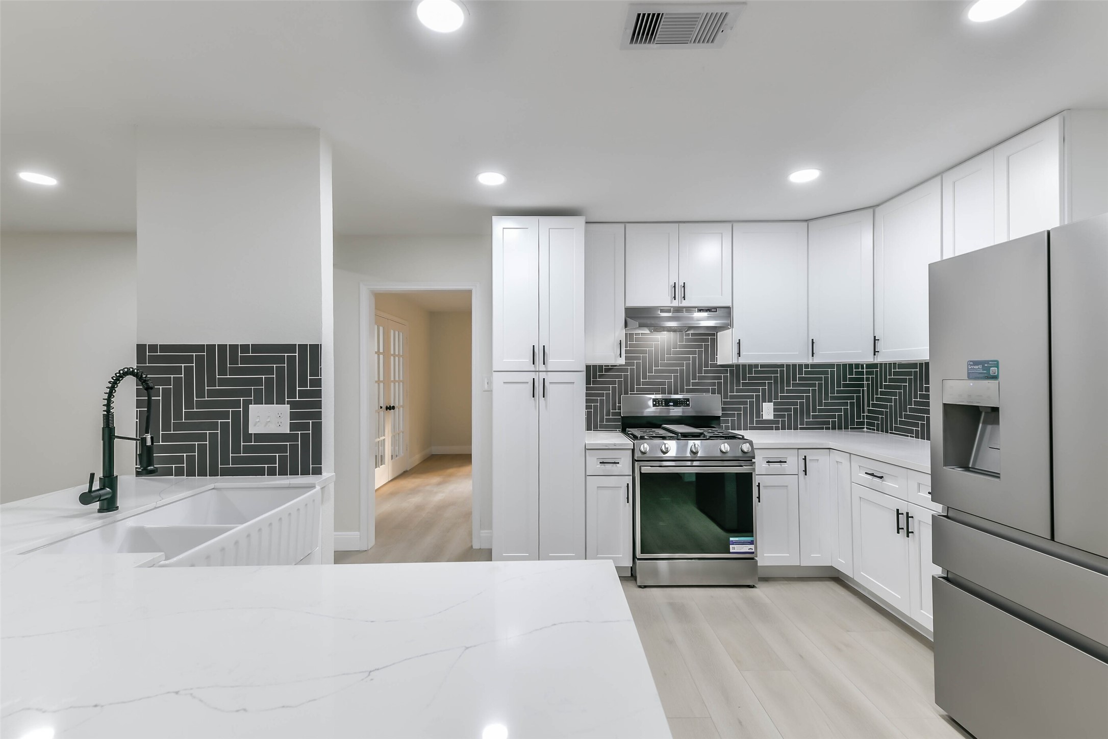 8102 Dellanera Drive, Hitchcock, TX 77563