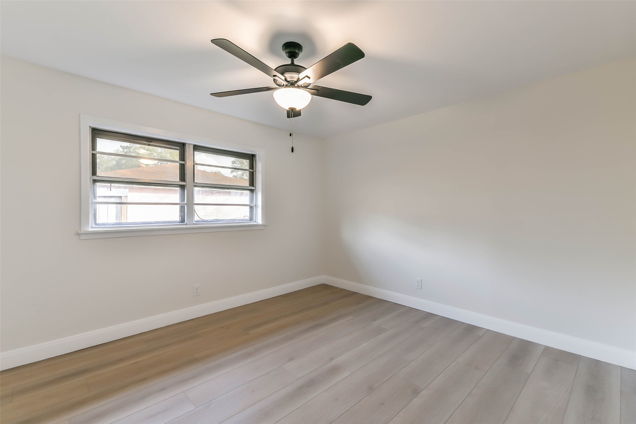8102 Dellanera Drive, Hitchcock, TX 77563
