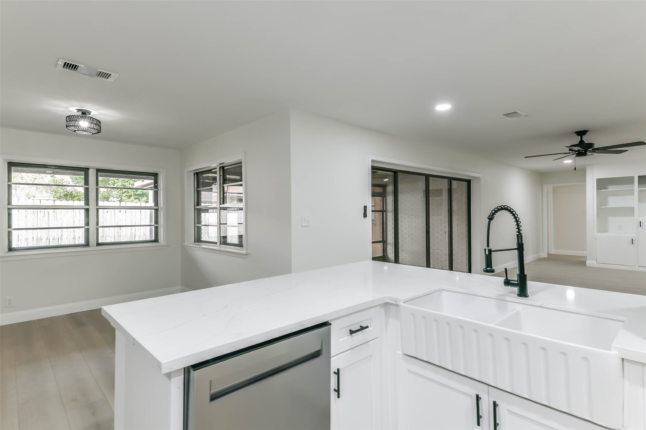 8102 Dellanera Drive, Hitchcock, TX 77563