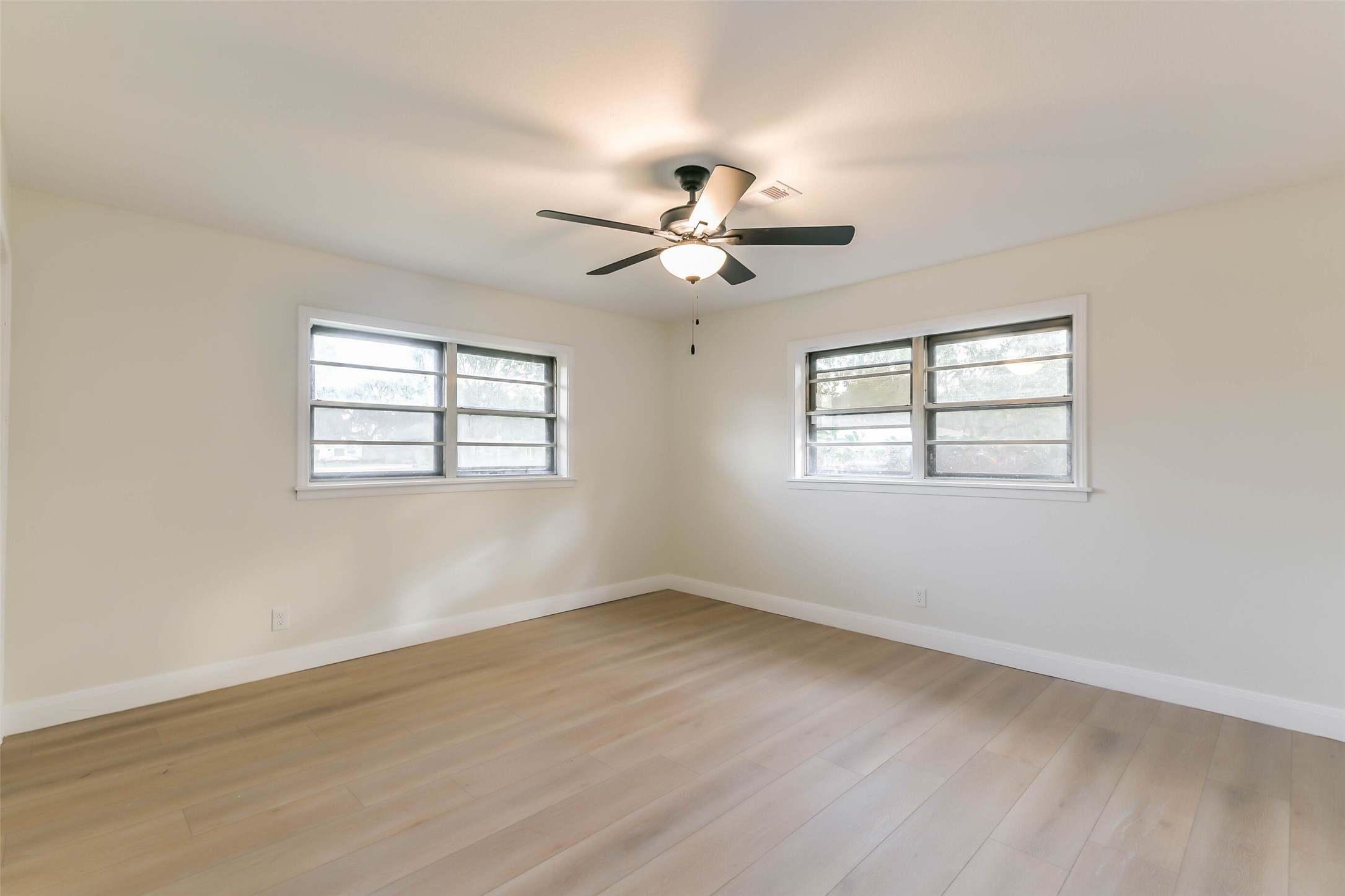 8102 Dellanera Drive, Hitchcock, TX 77563