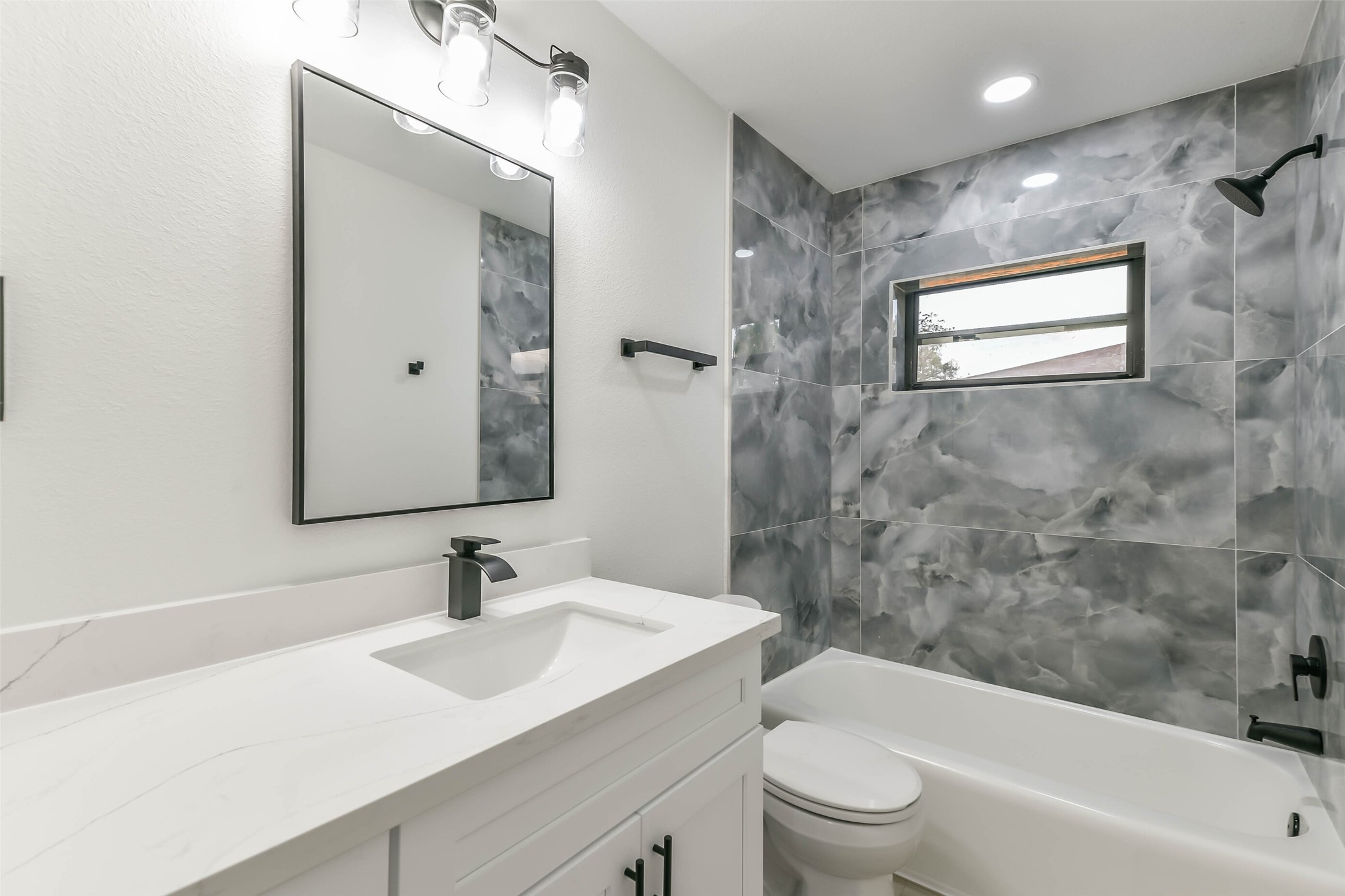 Hallway Full bath