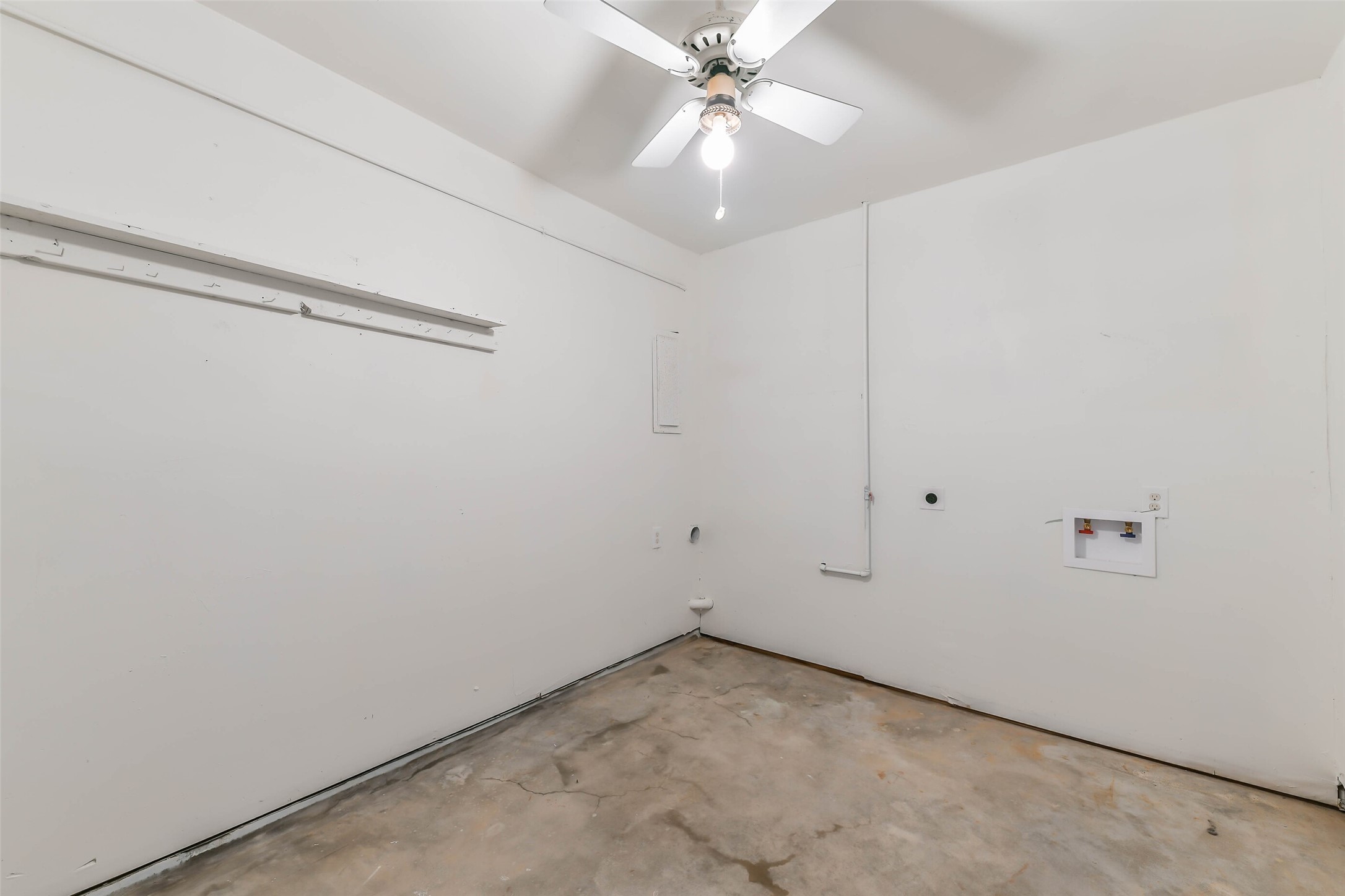 Large Laundry Room in Garage/ More Storage