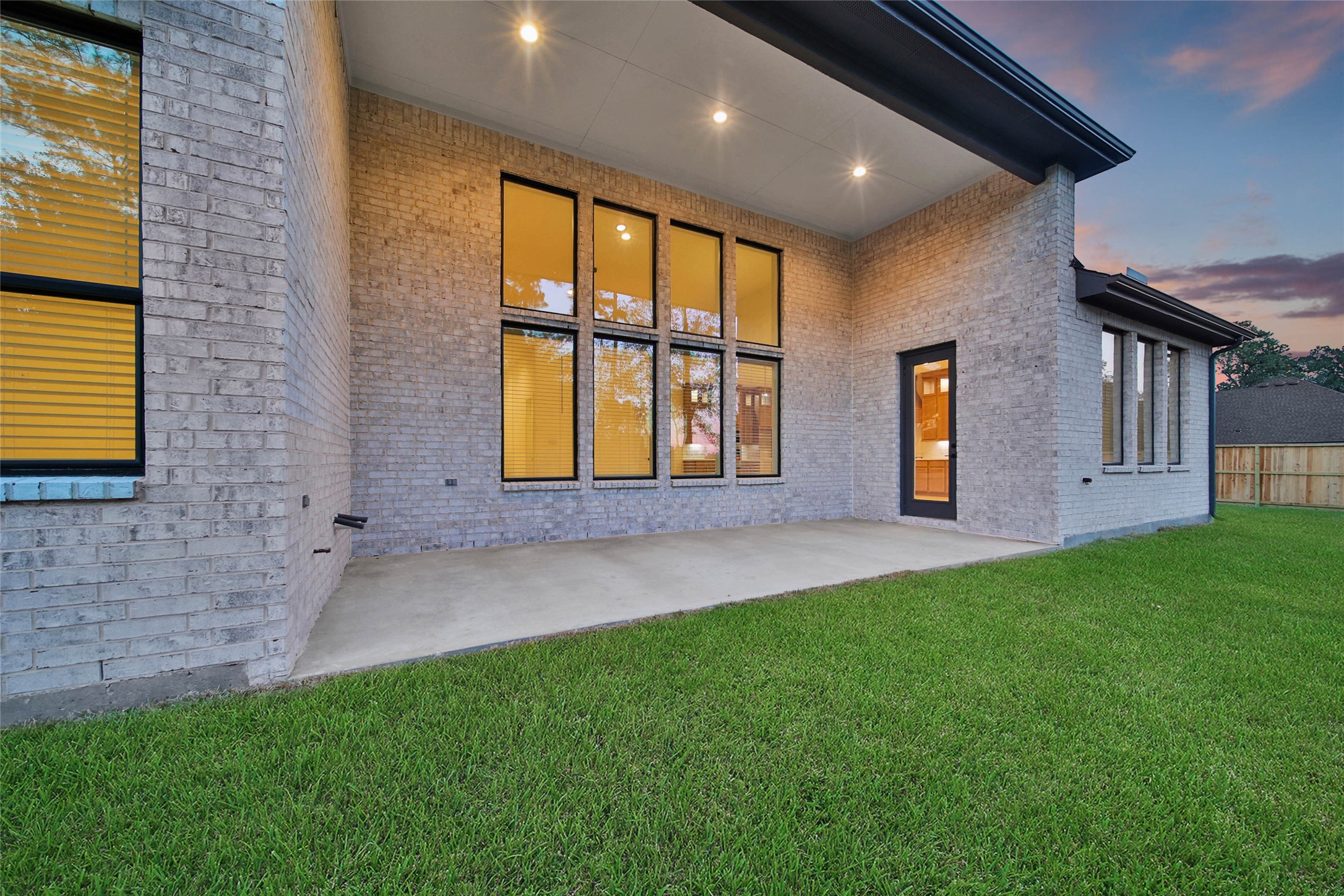 351 Louvenia Court, Pinehurst, TX 77362